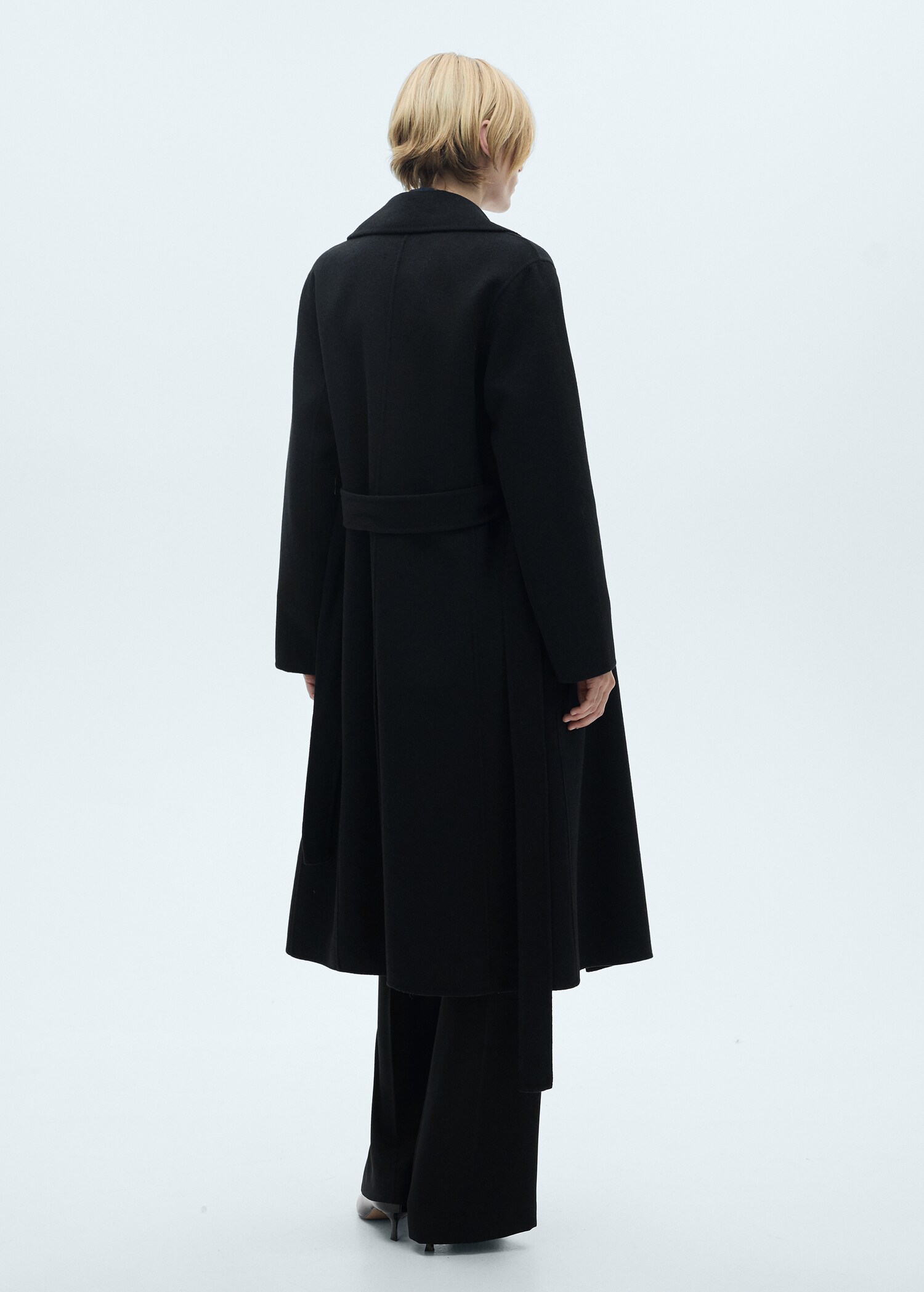 Manteau fait main avec ceinture - Verso de l’article