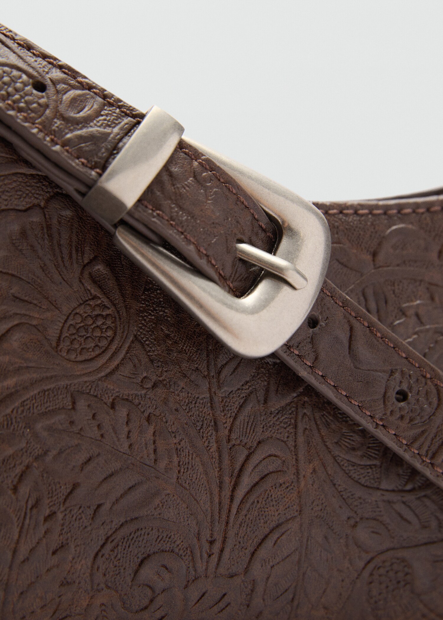 Textured shoulder bag - Details of the article 1