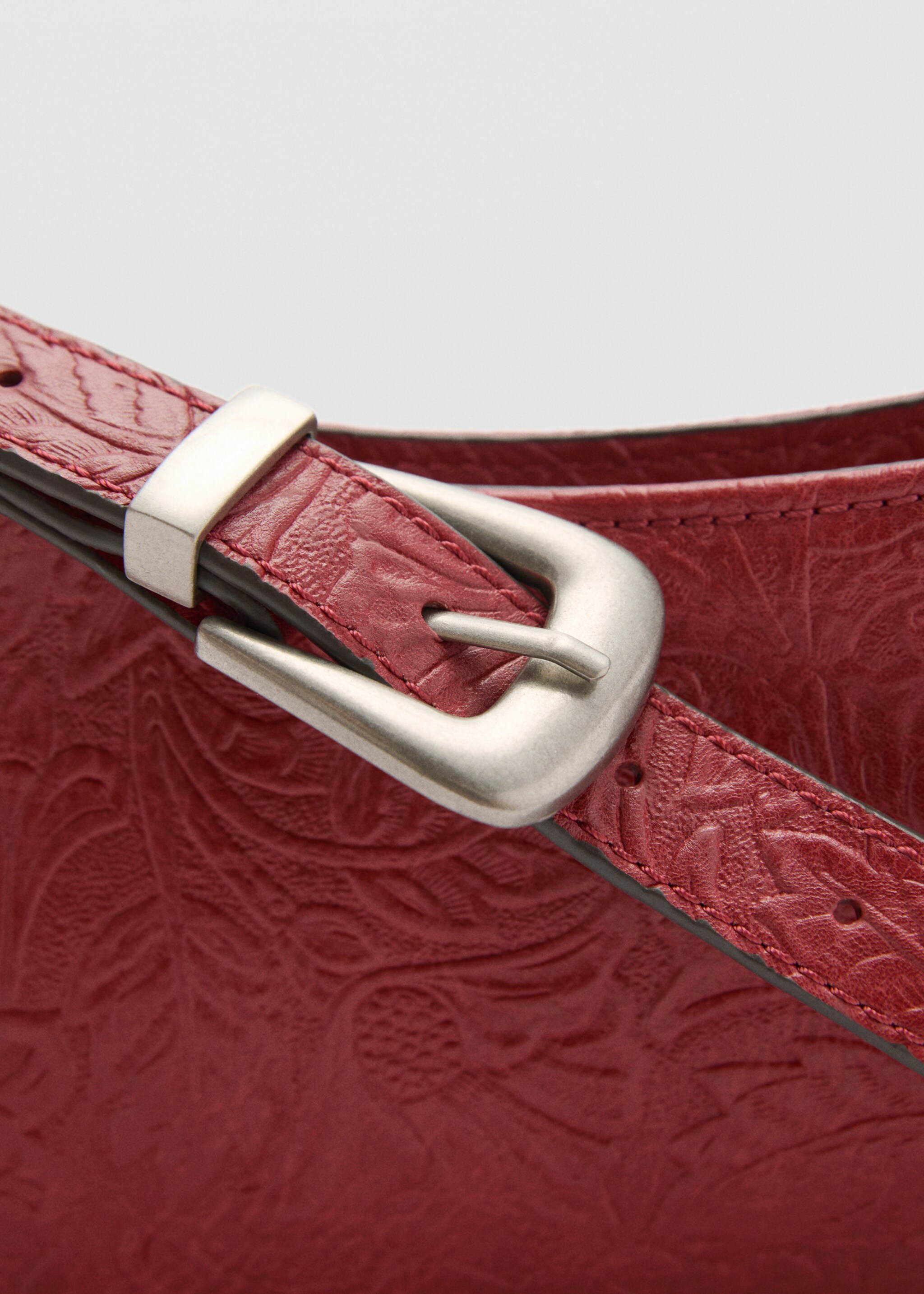Textured shoulder bag - Details of the article 1, Red. Ref: 77005665-00.