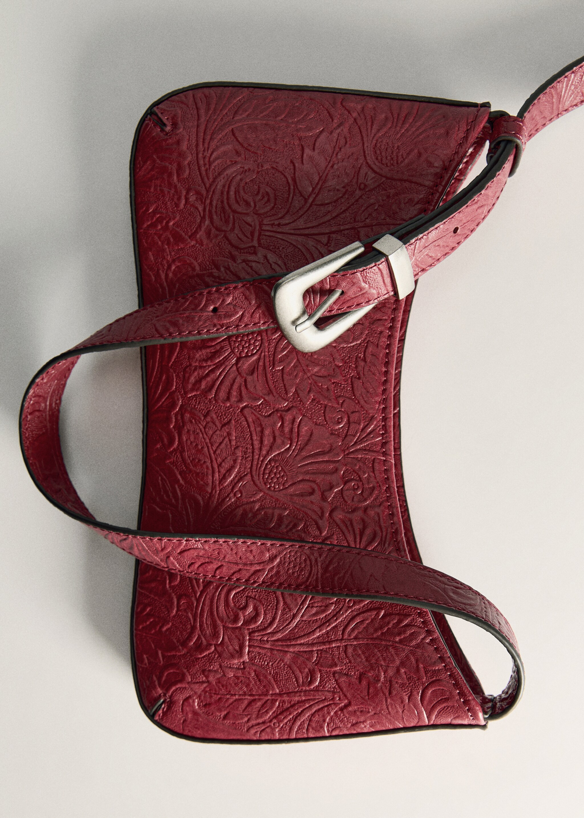 Textured shoulder bag - Details of the article 5, Red. Ref: 77005665-00.