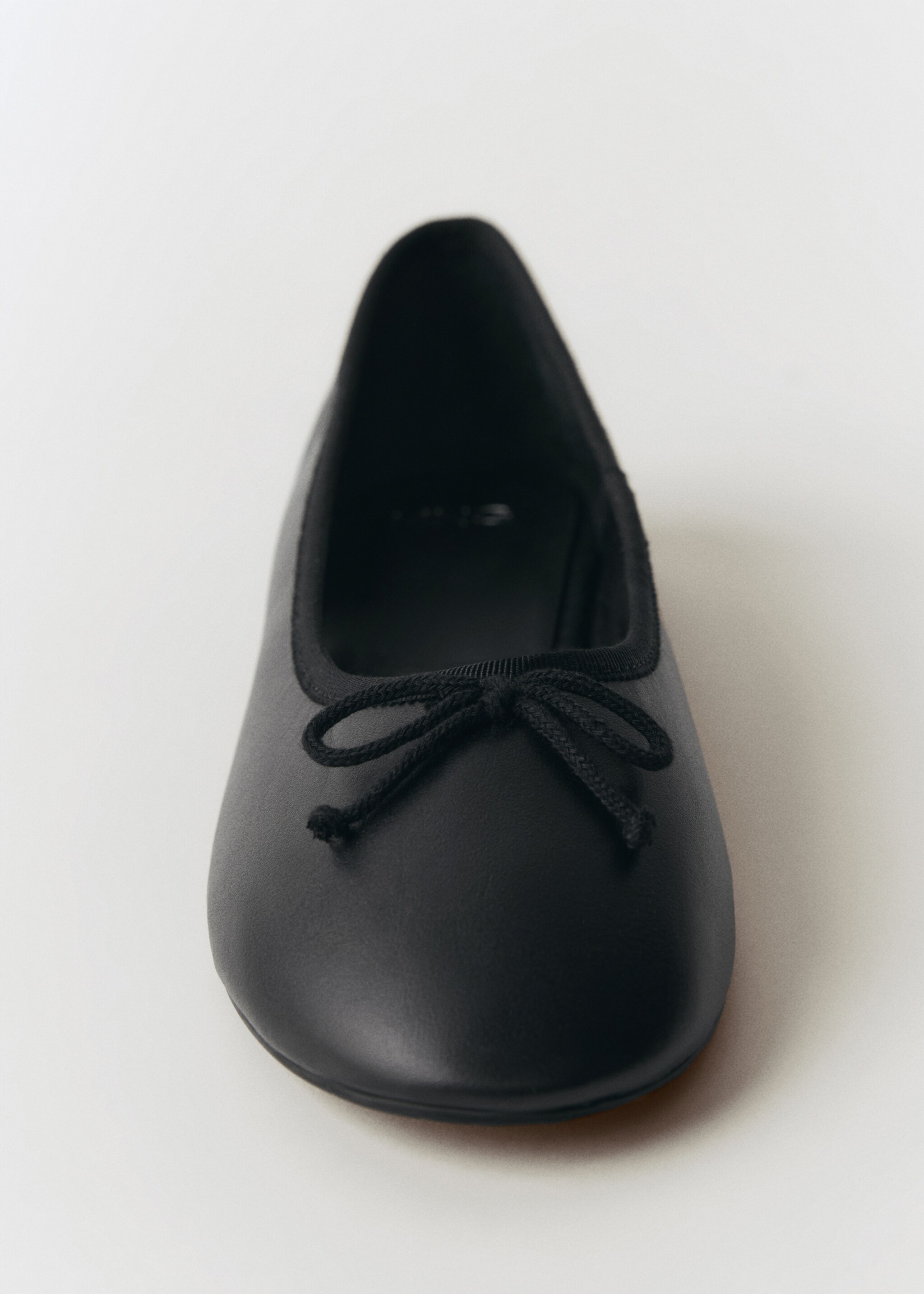 Balerini de piele cu fundă - Detaliu al articolului 1, Negru. Ref: 77005667-00.