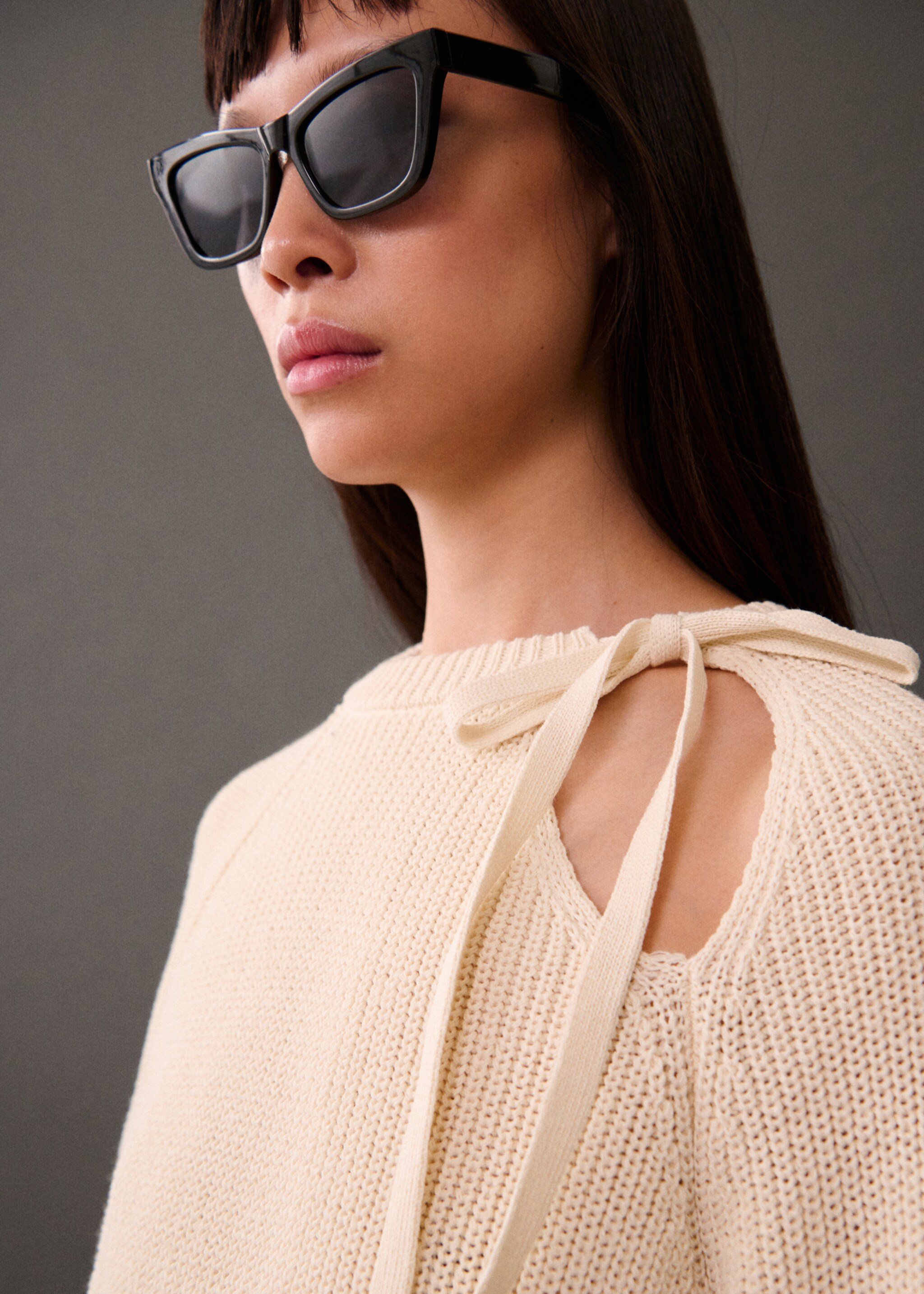 Cut-out knitted sweater - Details of the article 1, Ecru. Ref: 77005670-00.