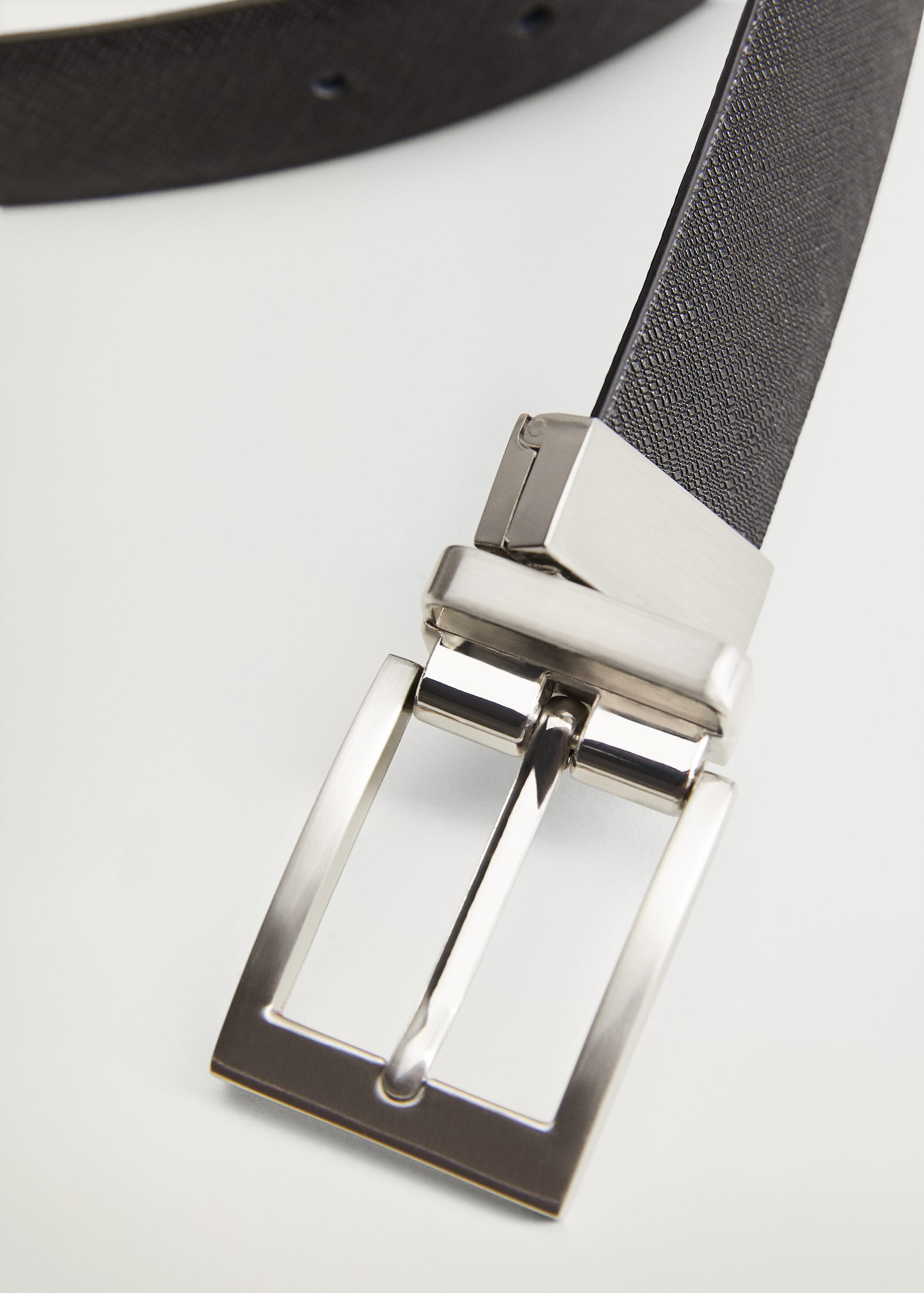Saffiano leather tailored belt - Details of the article 2