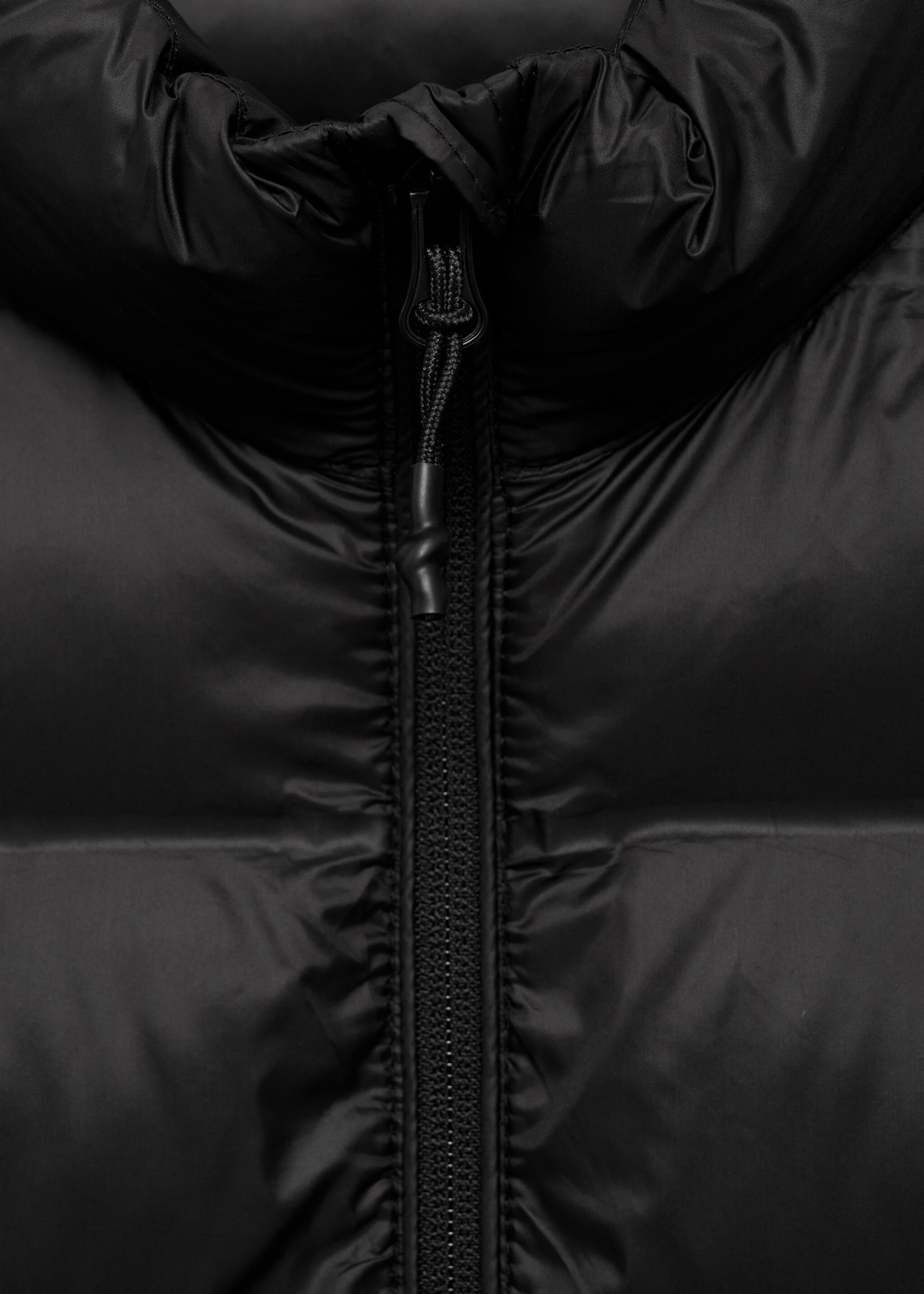 Side-zip quilted coat - Details of the article 8, Black. Ref: 77005972-00.