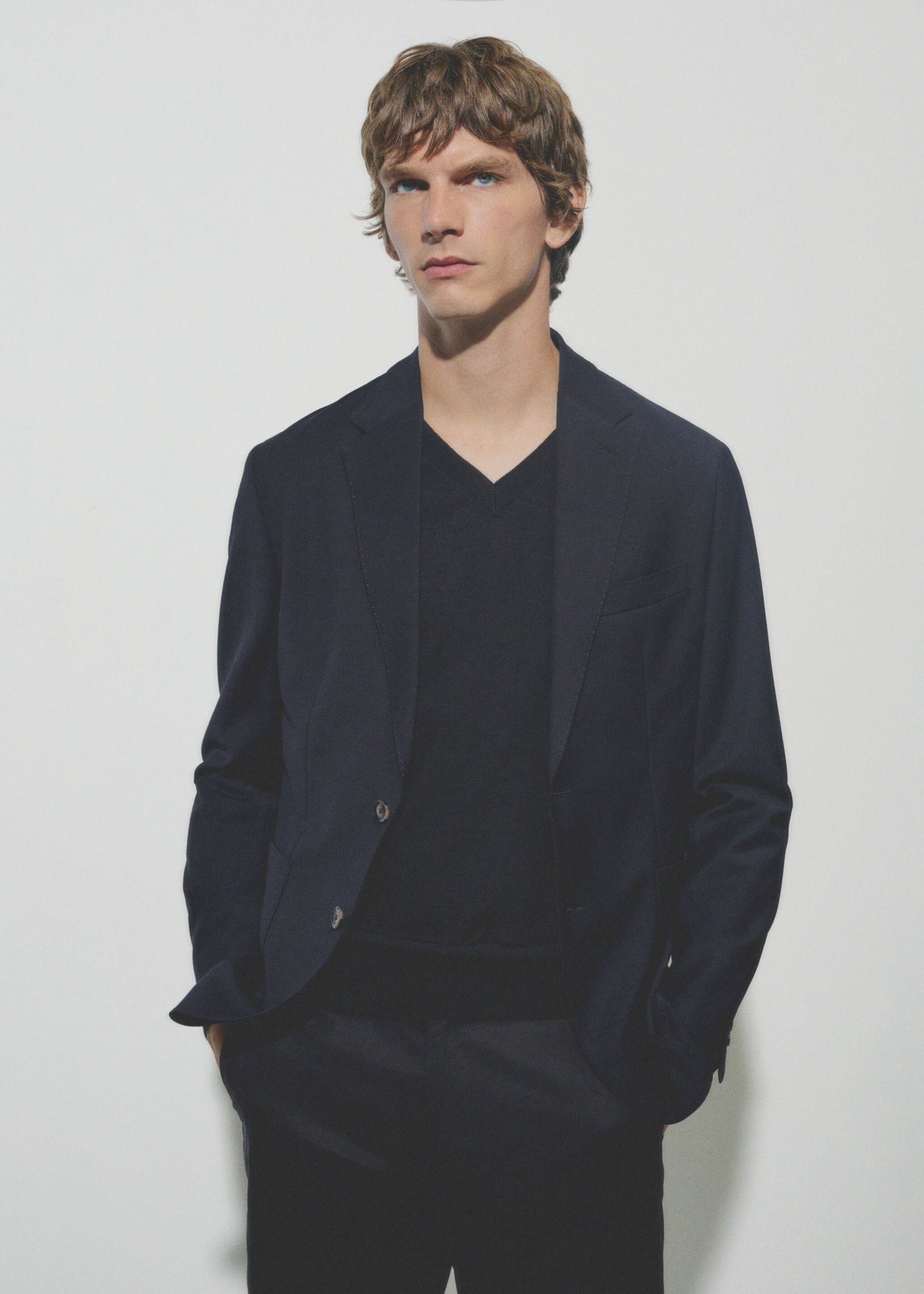 Americana llana slim fit butxaques - Detall de l'article 3, Blau marí fosc. Ref: 77005975-00.