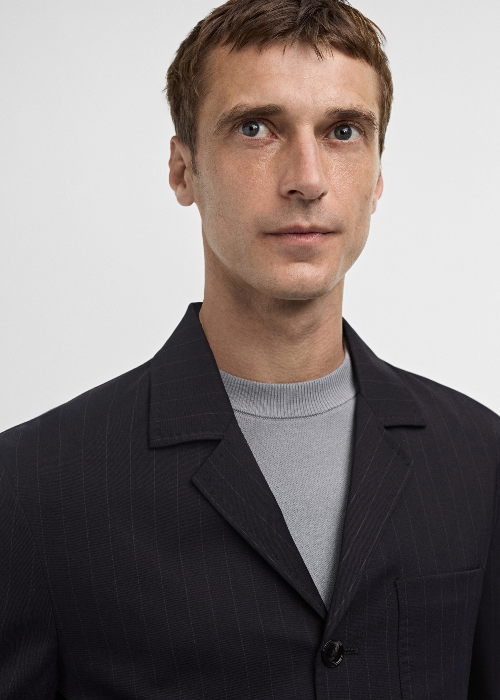 Slim Fit-Sakko aus Wolle mit Streifen - Detail des Artikels 1, Dunkles Marineblau. Ref: 77005977-00.