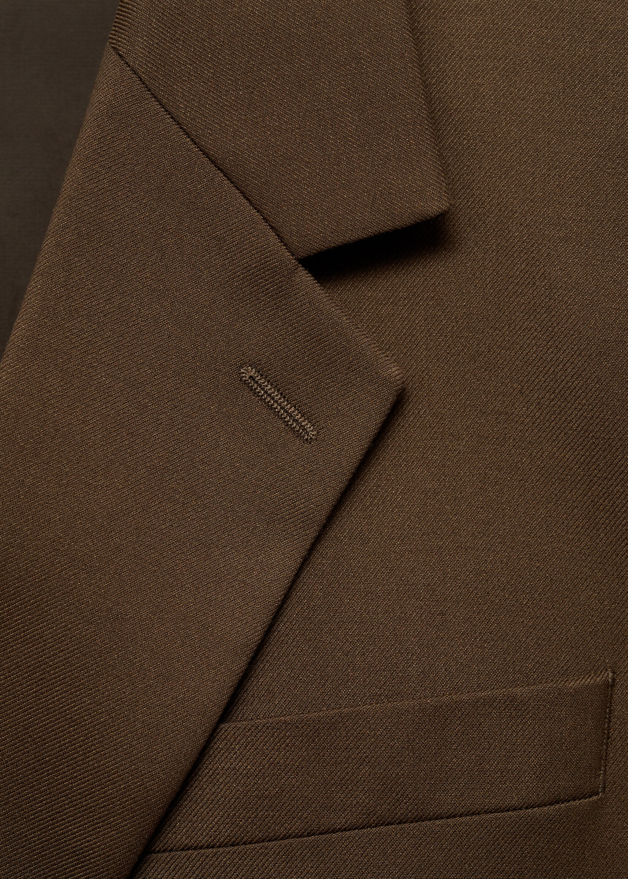 Marynarka od garnituru slim fit kopertowa z guzikami - Szczegóły artykułu 8, Brązowy. Ref: 77005978-00.