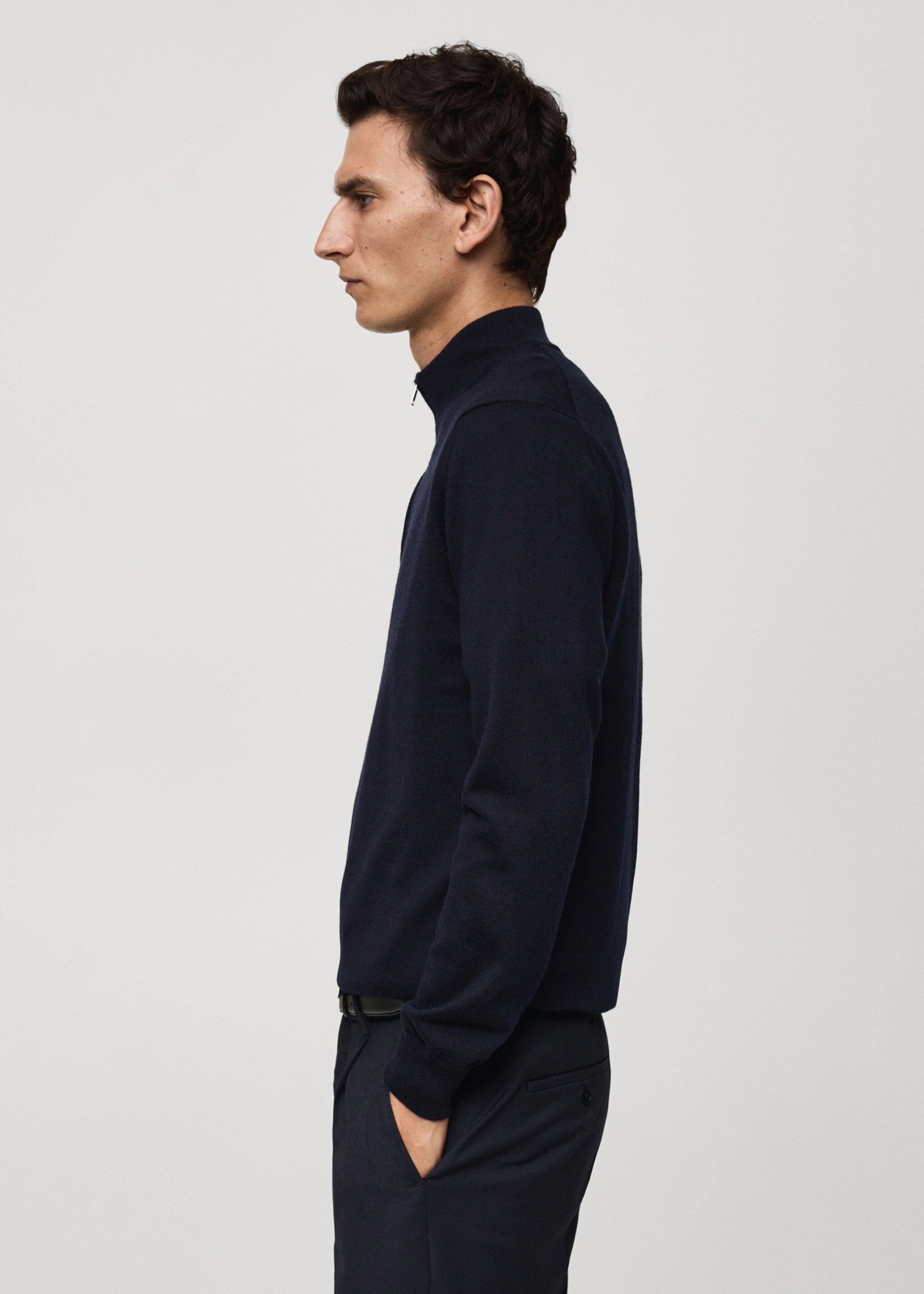 Jersey 100% lana merino cuello cremallera - Detalle del artículo 6, Azul marino oscuro. Ref: 77005979-00.