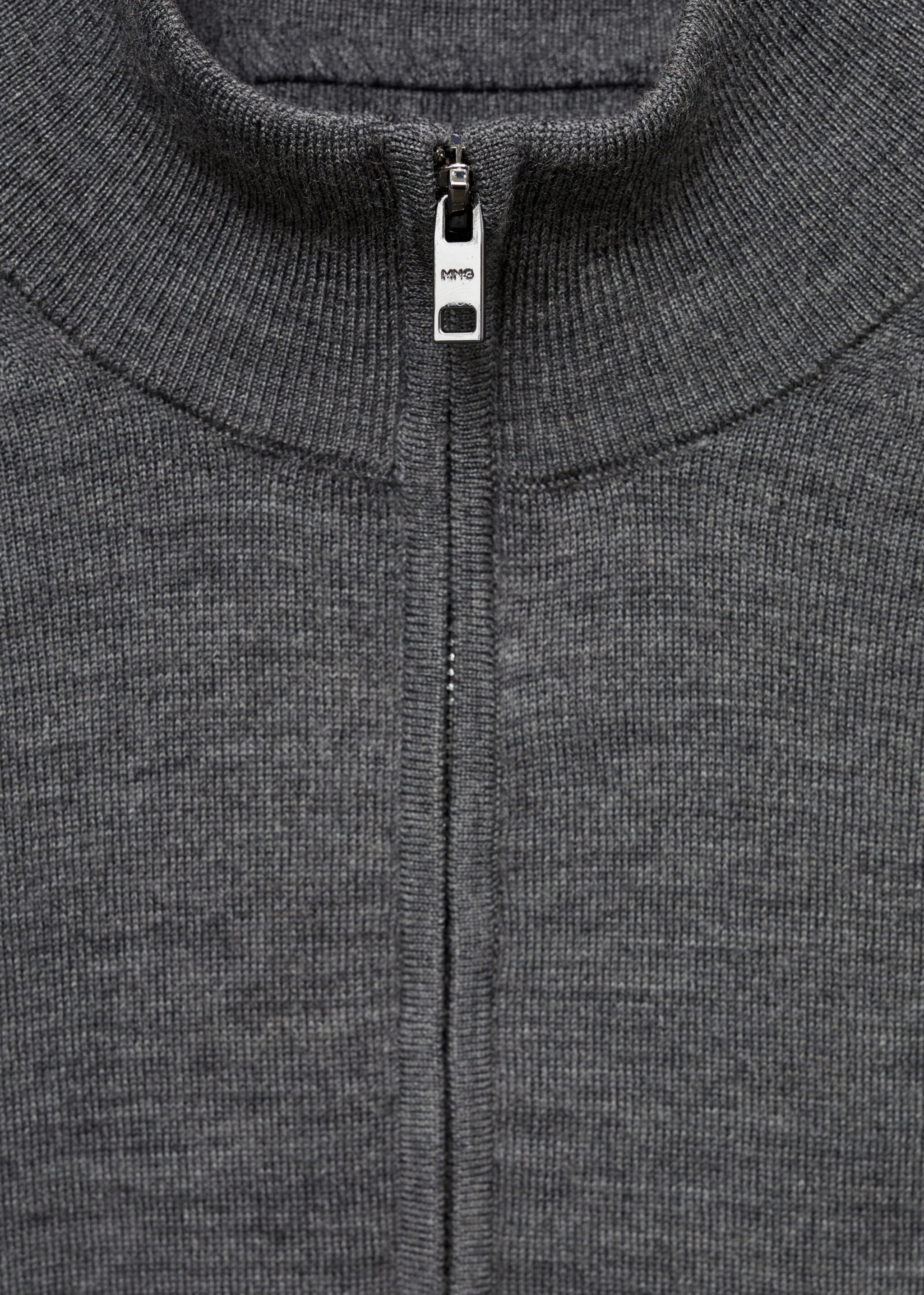 Jersey 100% lana merino cuello cremallera - Detalle del artículo 8, Gris oscuro vigoré. Ref: 77005979-00.