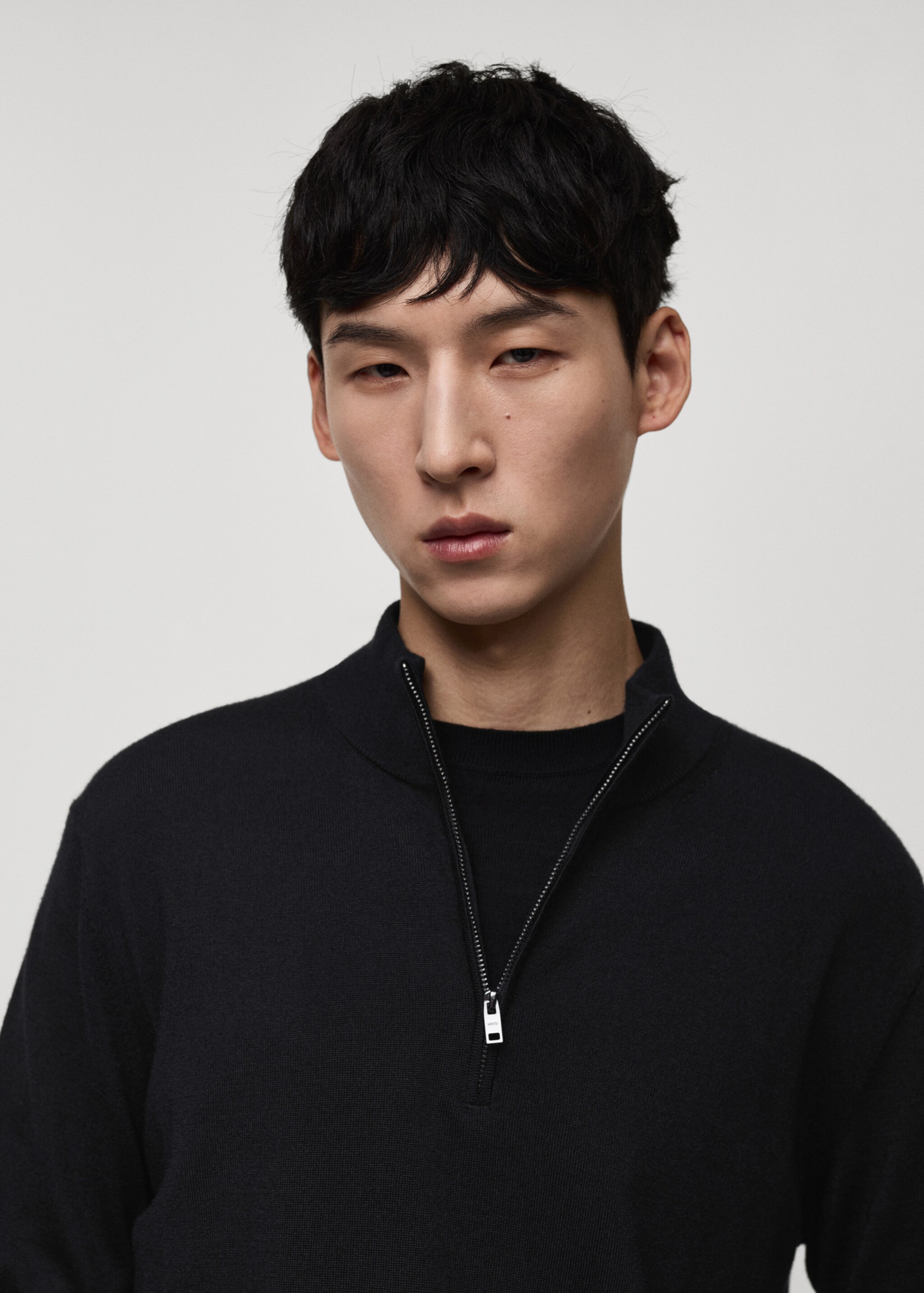 Jersey 100% lana merino cuello cremallera - Detalle del artículo 1, Negro. Ref: 77005979-00.