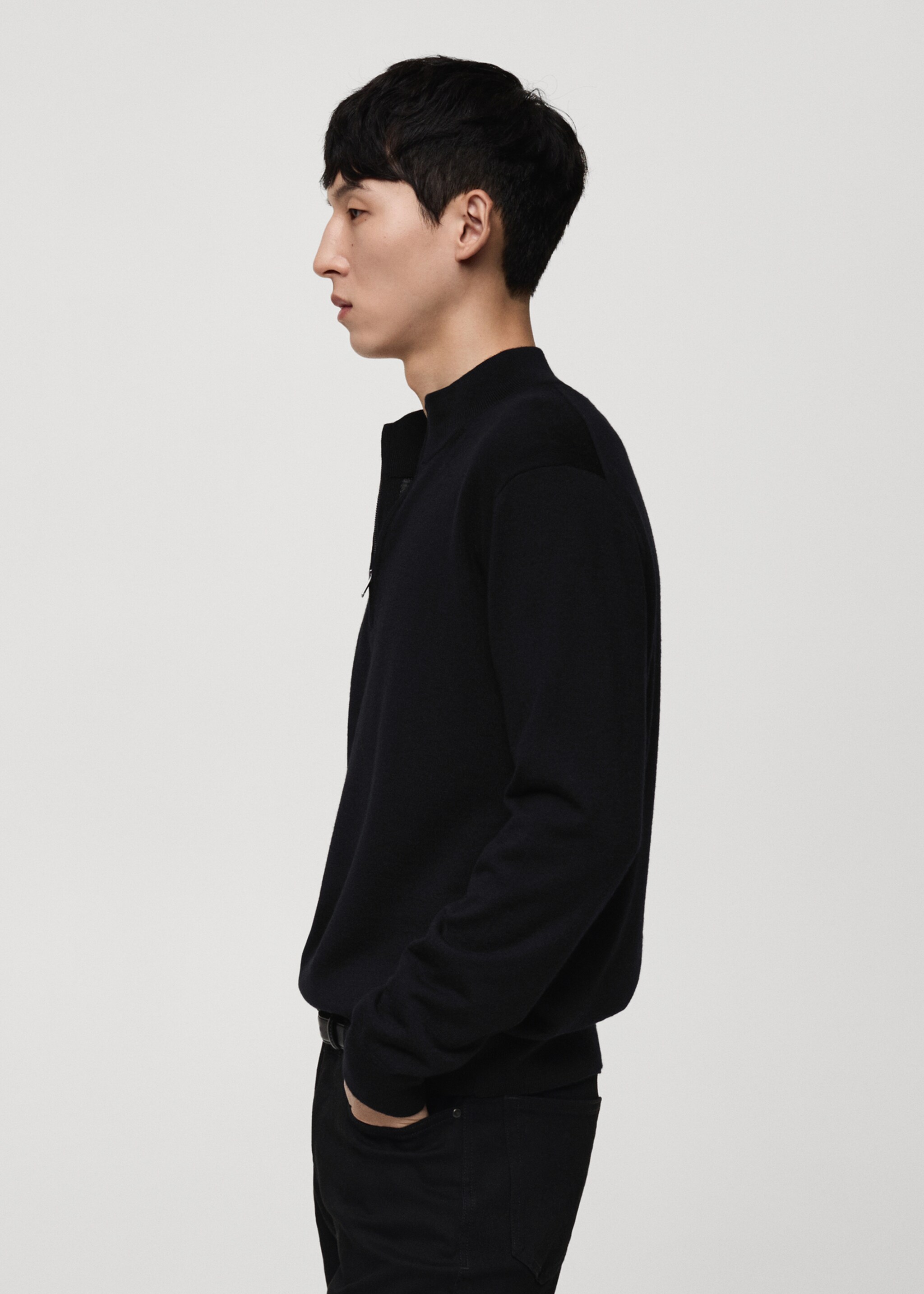 Jersey 100% lana merino cuello cremallera - Detalle del artículo 2, Negro. Ref: 77005979-00.