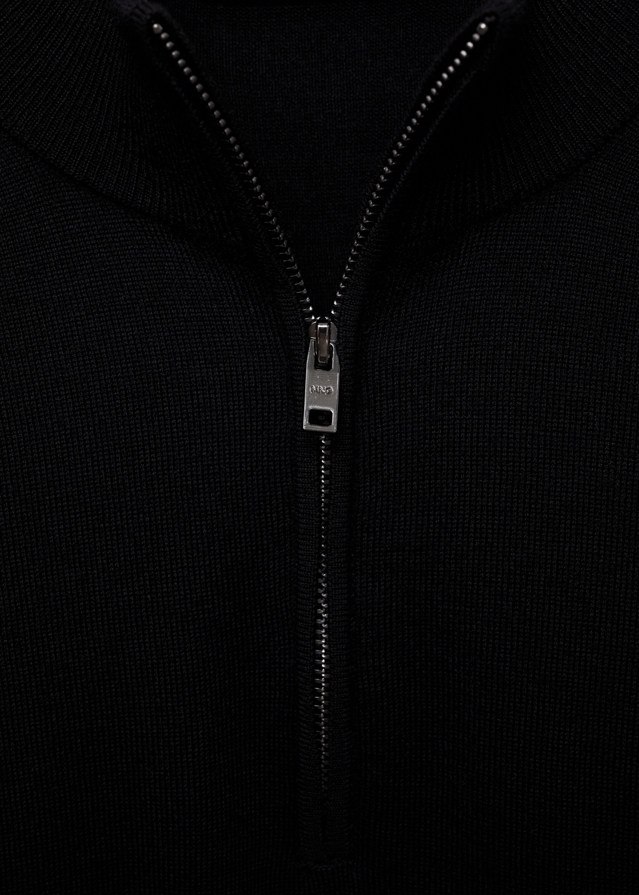 Jersey 100% lana merino cuello cremallera - Detalle del artículo 8, Negro. Ref: 77005979-00.