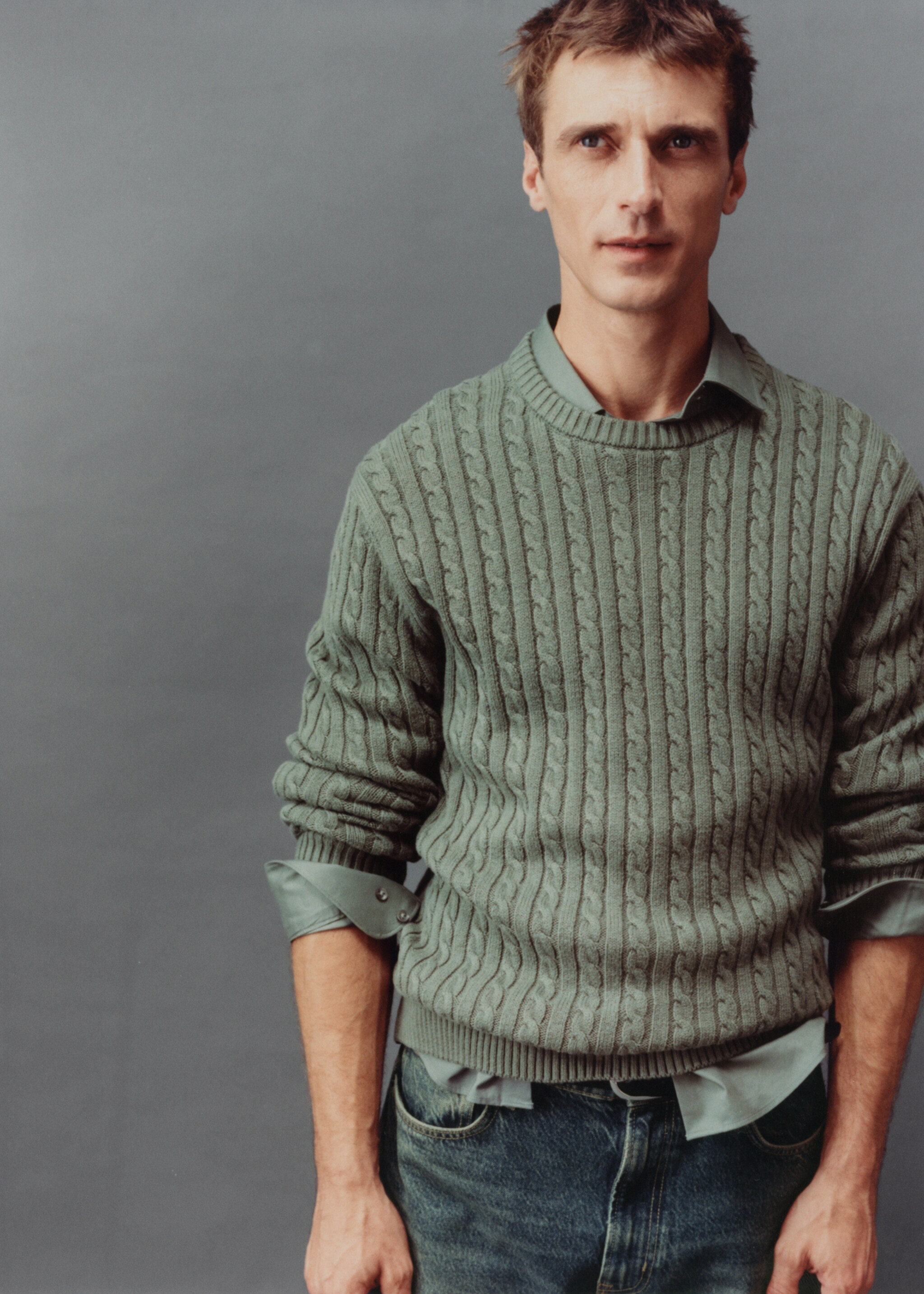 Cable-knit cotton-blend sweater - Details of the article 3, Forest Green. Ref: 77005980-00.