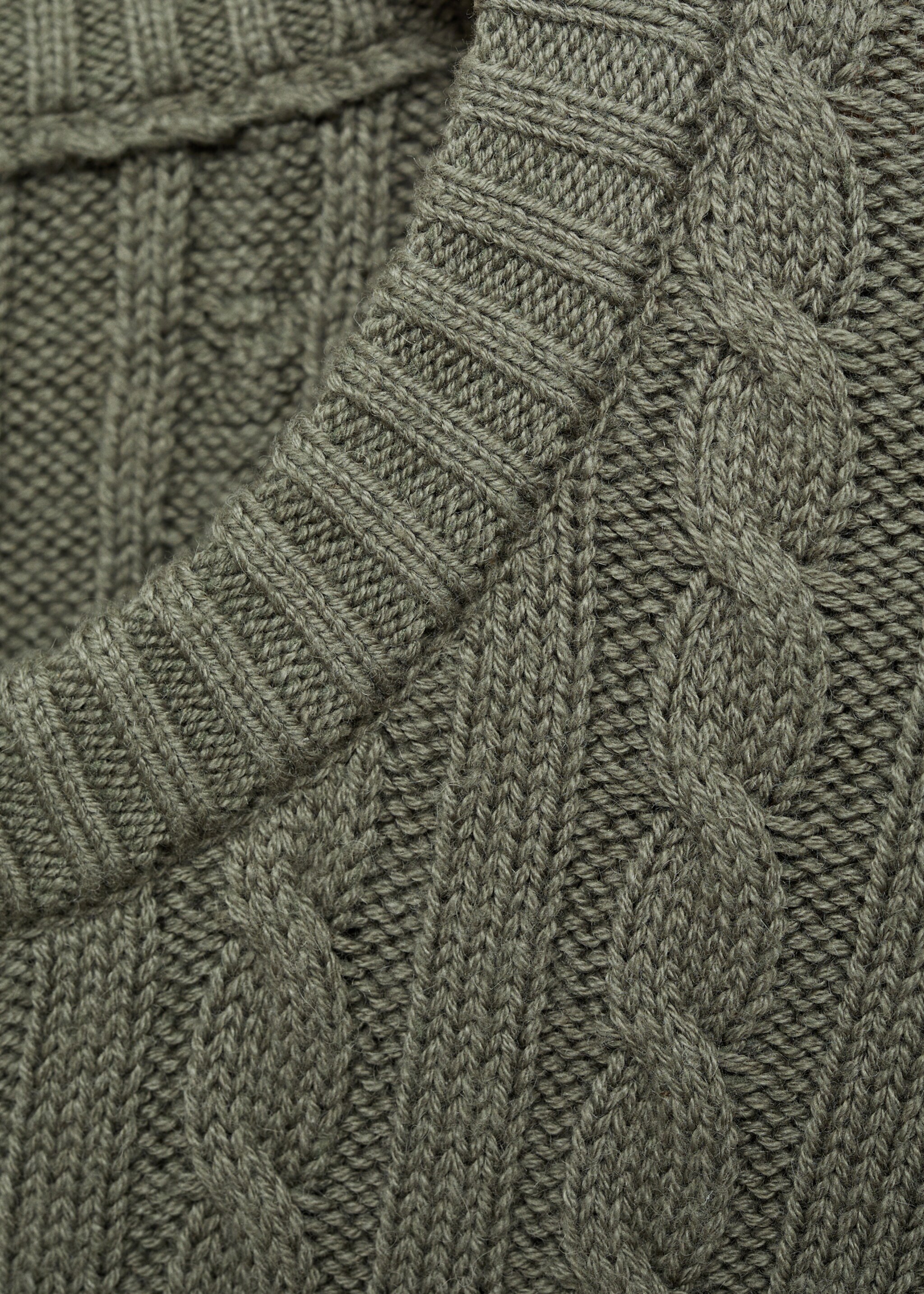 Cable-knit cotton-blend sweater - Details of the article 8, Forest Green. Ref: 77005980-00.