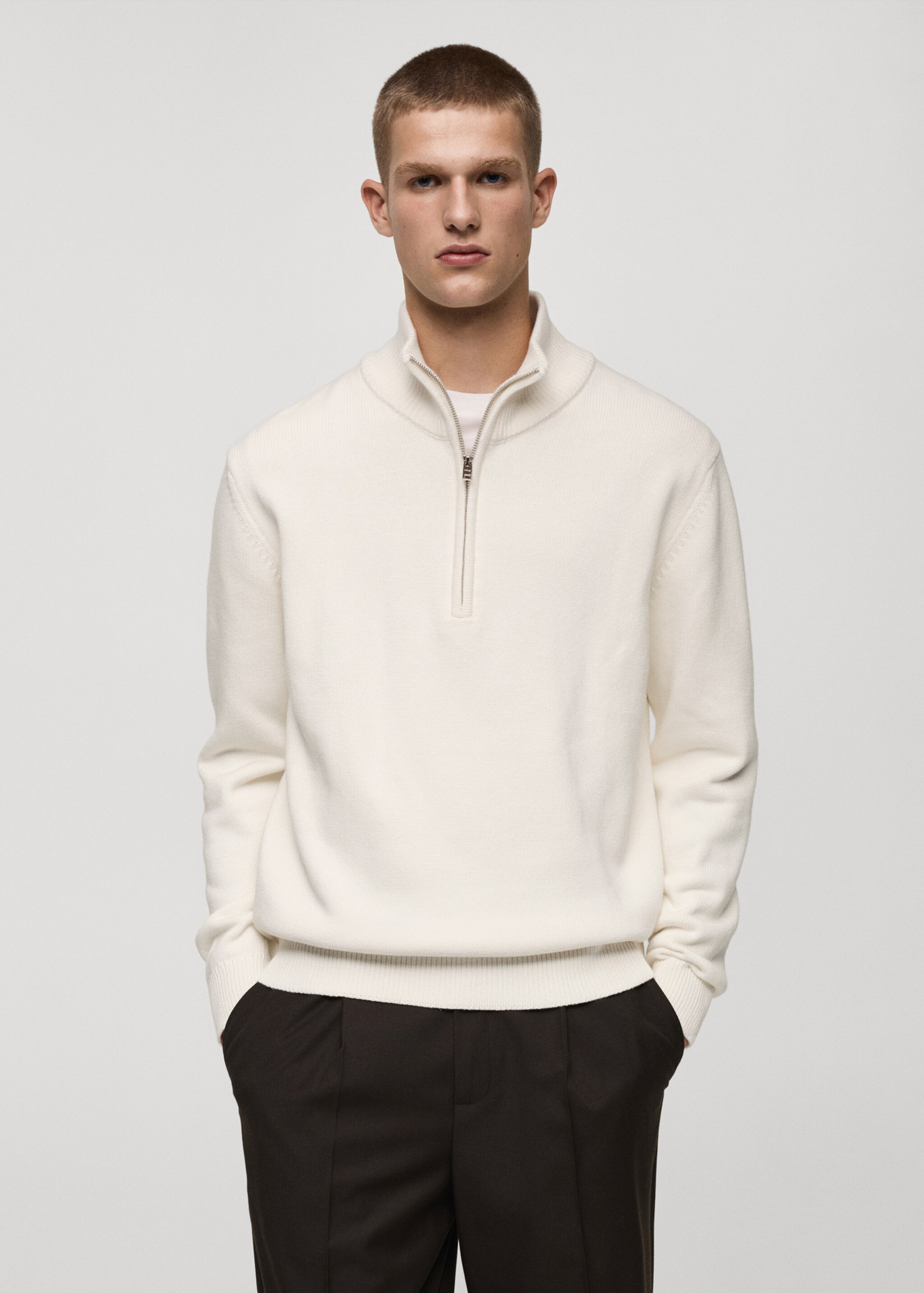 Medium-knit sweater with zip-up perkins neck - Medium plane, Off White. Ref: 77005985-00.
