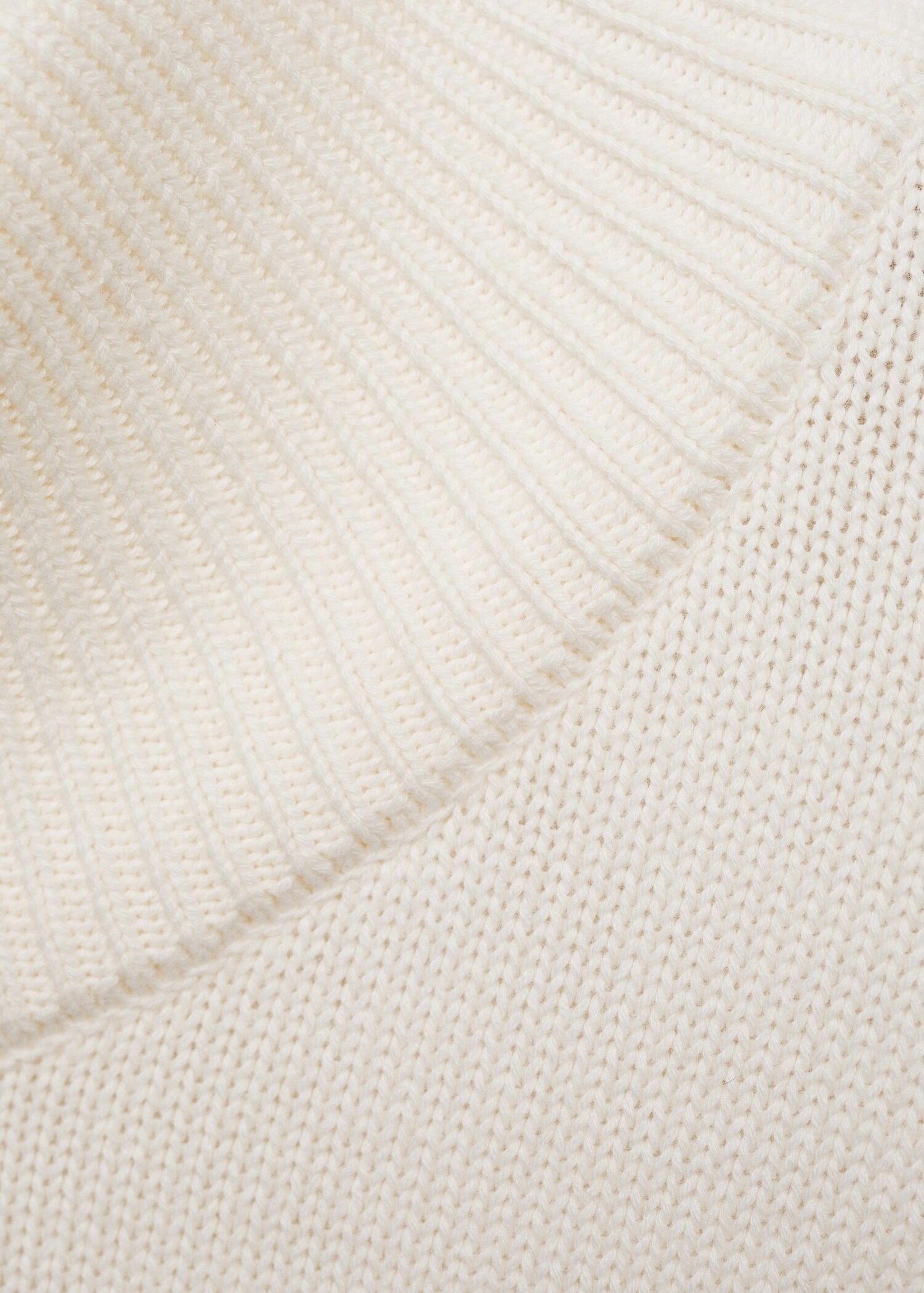 Medium-knit sweater with zip-up perkins neck - Details of the article 0