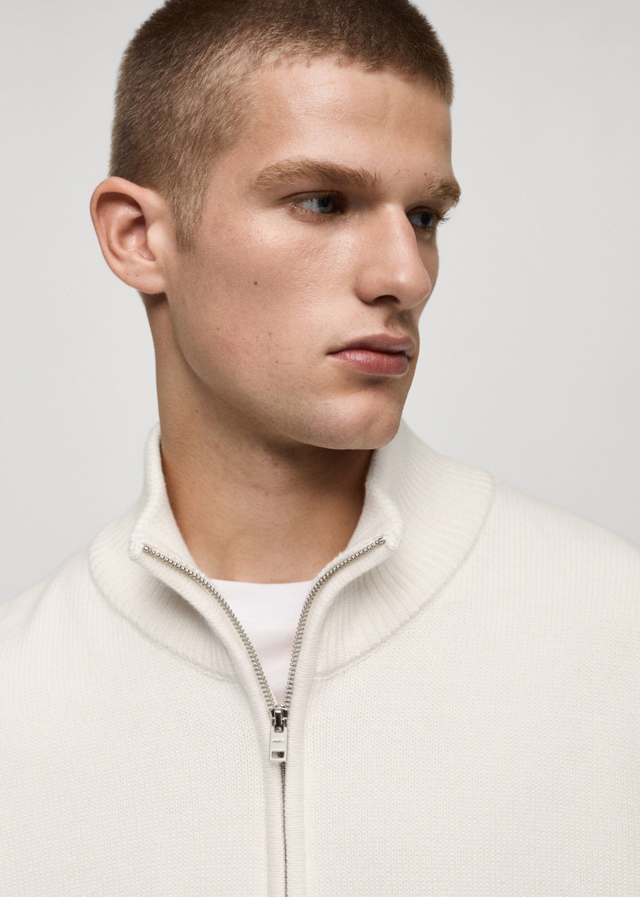 Medium-knit sweater with zip-up perkins neck - Details of the article 1, Off White. Ref: 77005985-00.
