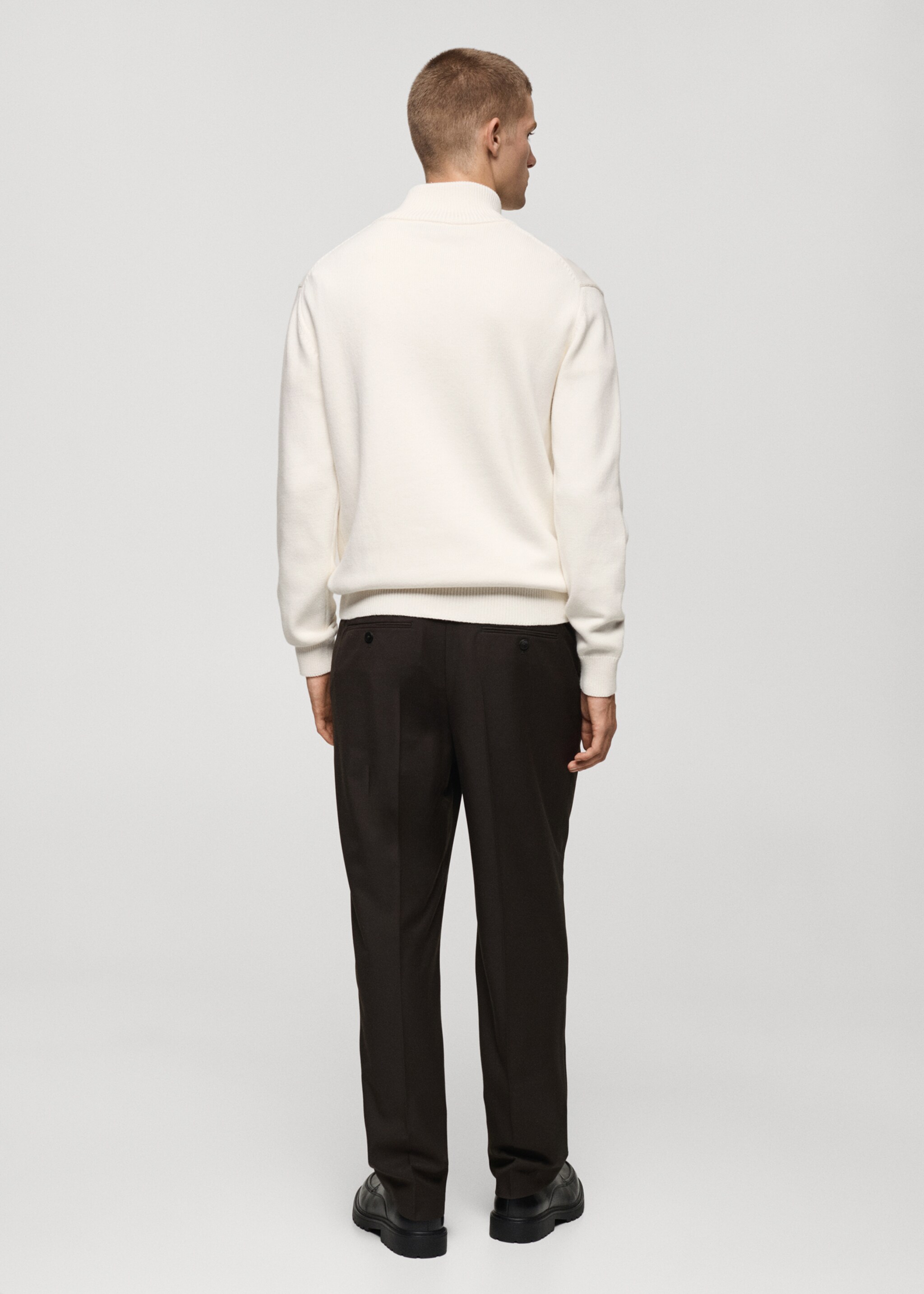 Medium-knit sweater with zip-up perkins neck - Reverse of the article, Off White. Ref: 77005985-00.