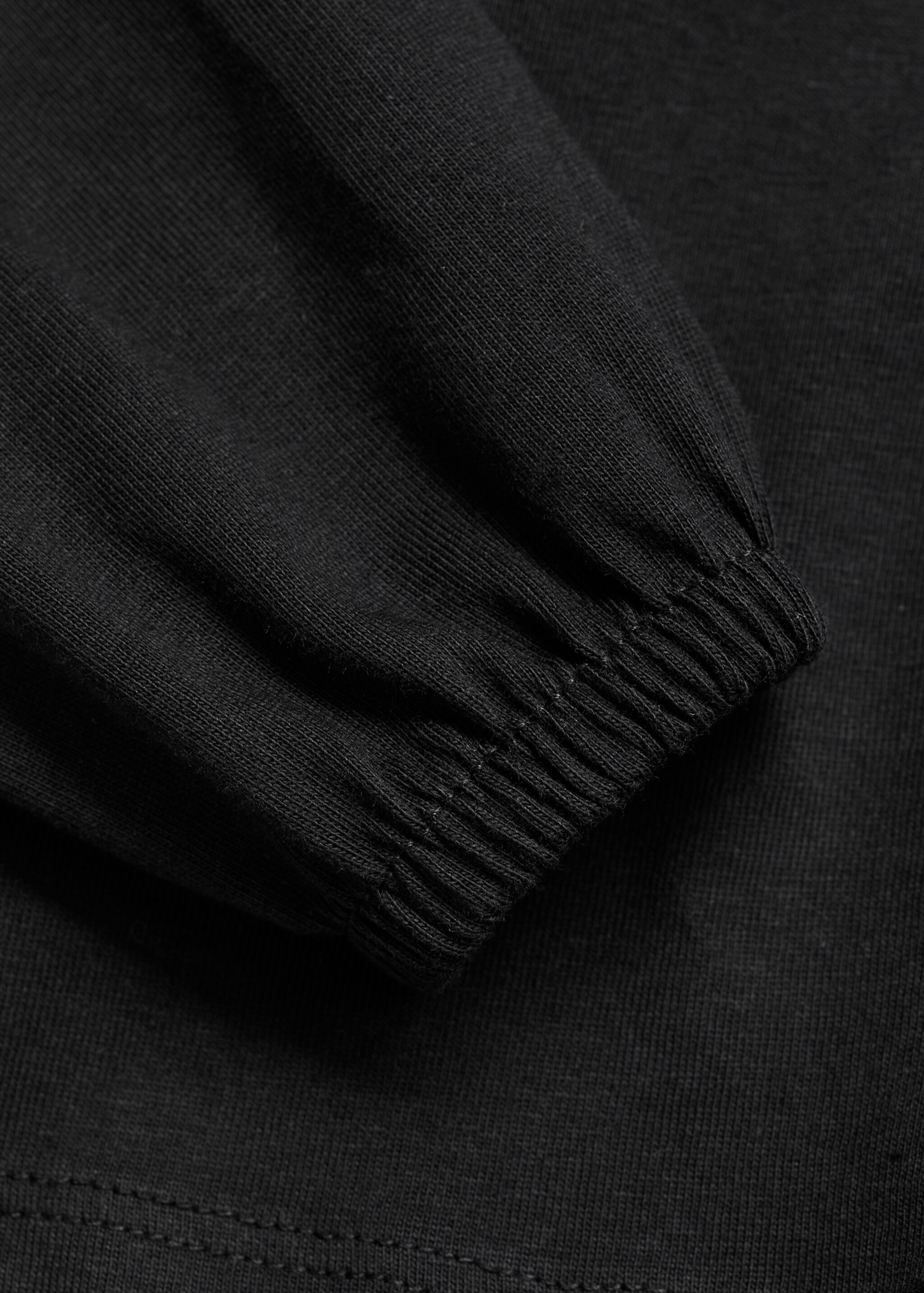 Embroidered heart T-shirt - Details of the article 0, Black. Ref: 77006349-00.