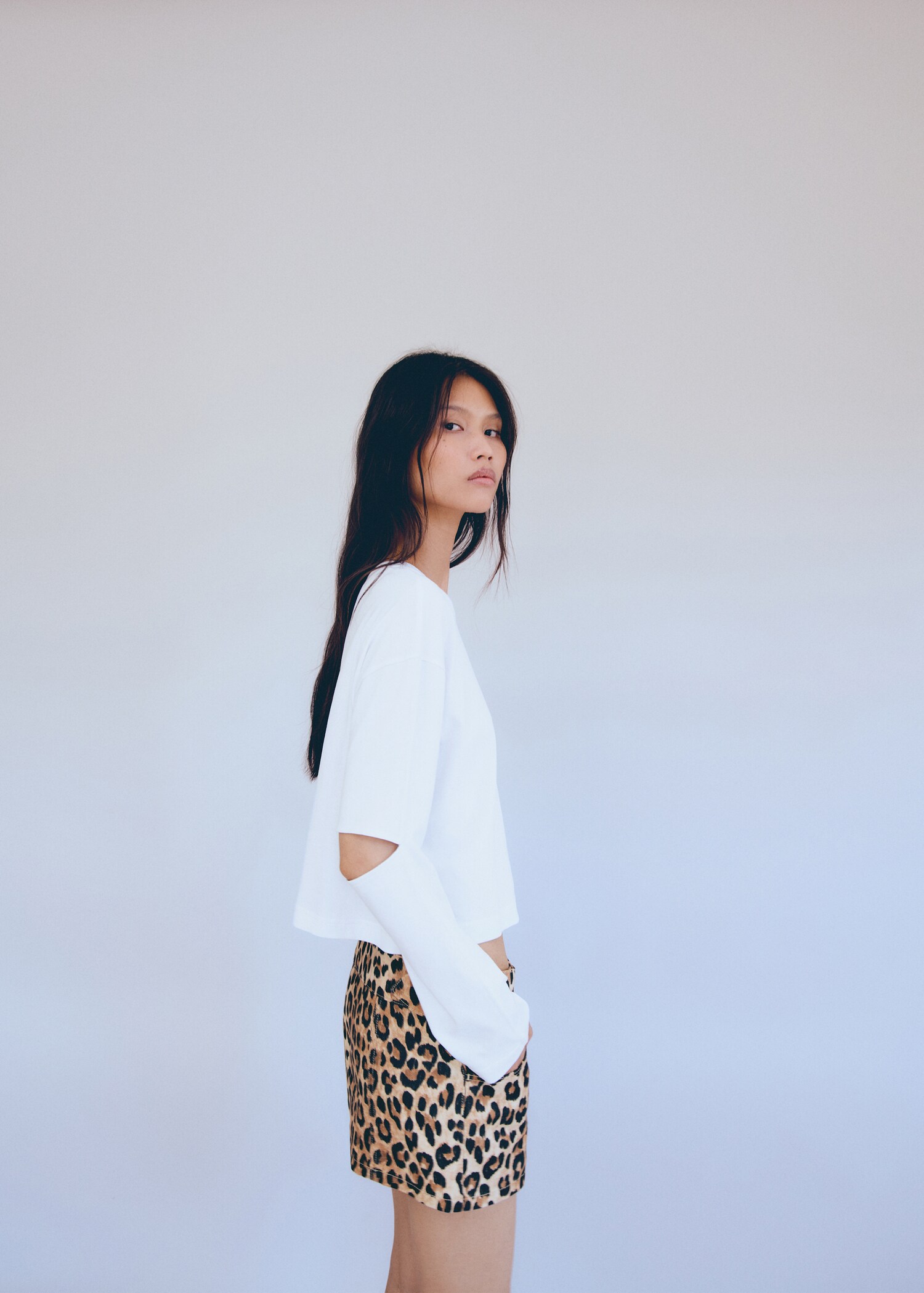 Long-sleeve t-shirt with cut-out - Details of the article 1