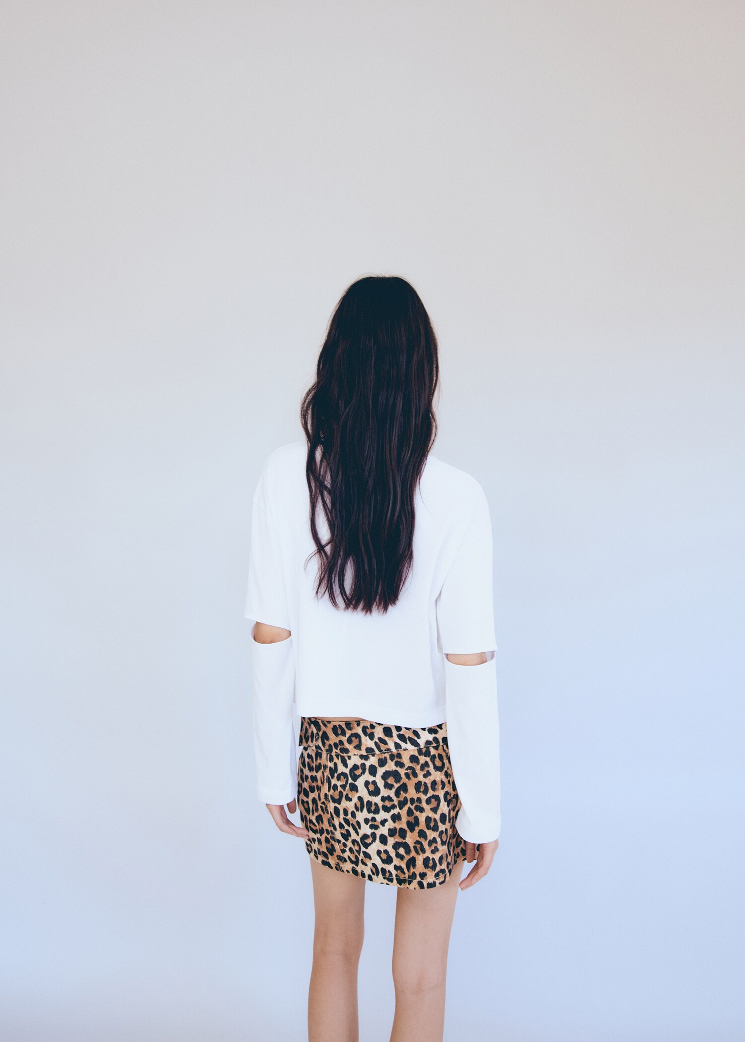 Long-sleeve t-shirt with cut-out - Reverse of the article