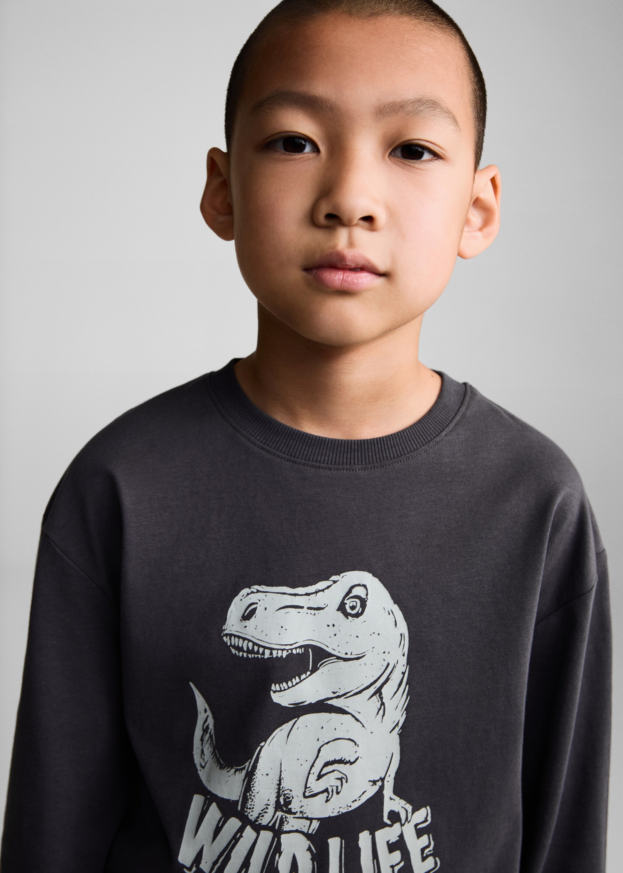 Printed long sleeve t-shirt - Details of the article 1, Charcoal. Ref: 77006737-00.