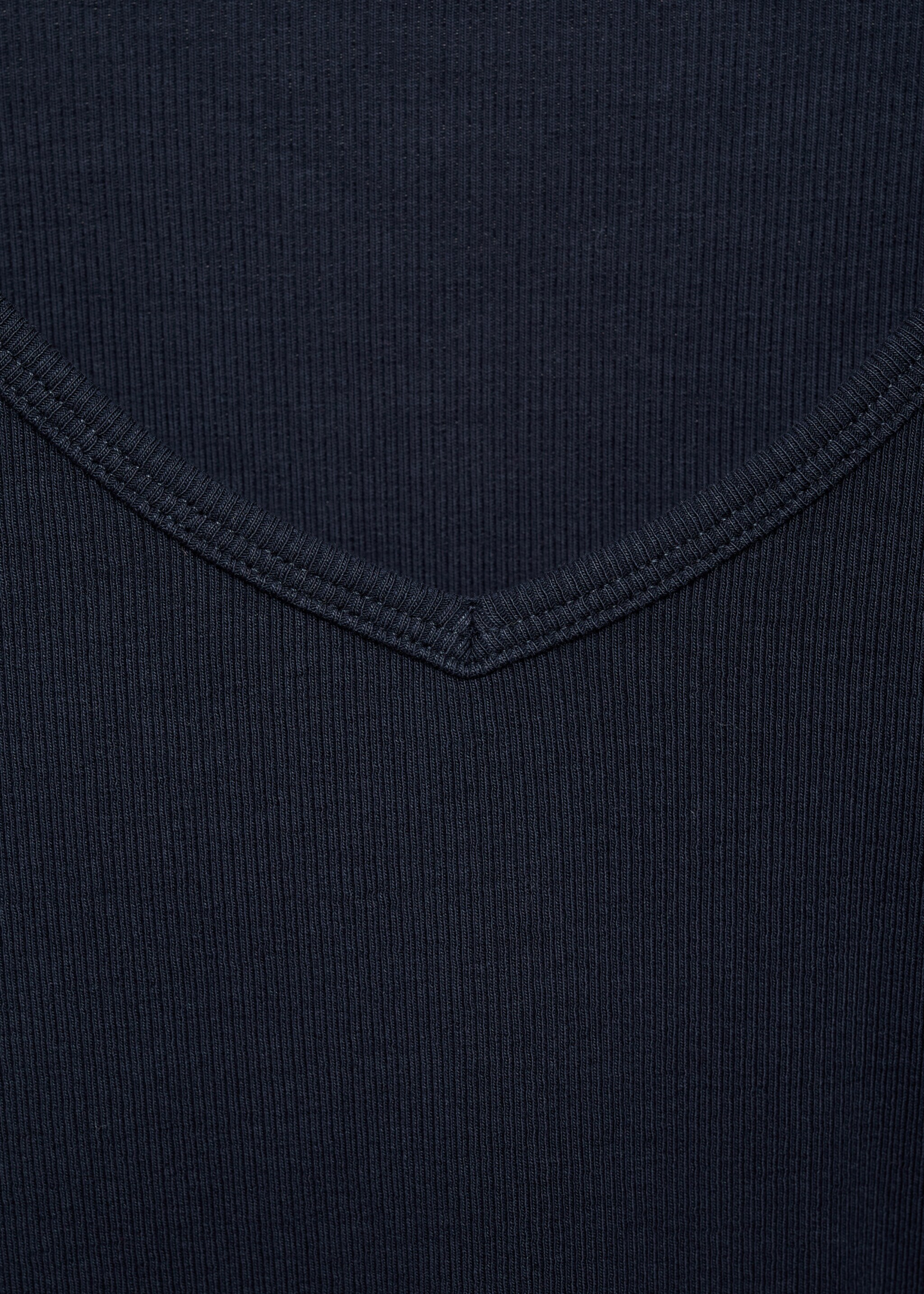 Long-sleeved V-neck T-shirt - Details of the article 8, Dark Navy. Ref: 77006751-00.