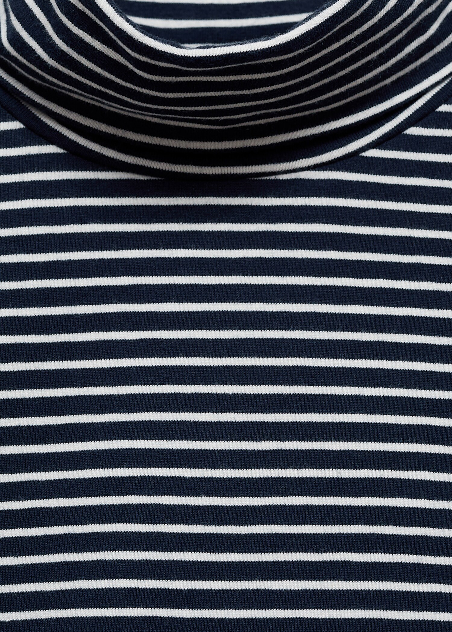 T-shirt col montant ouvertures - Détail de l'article 8