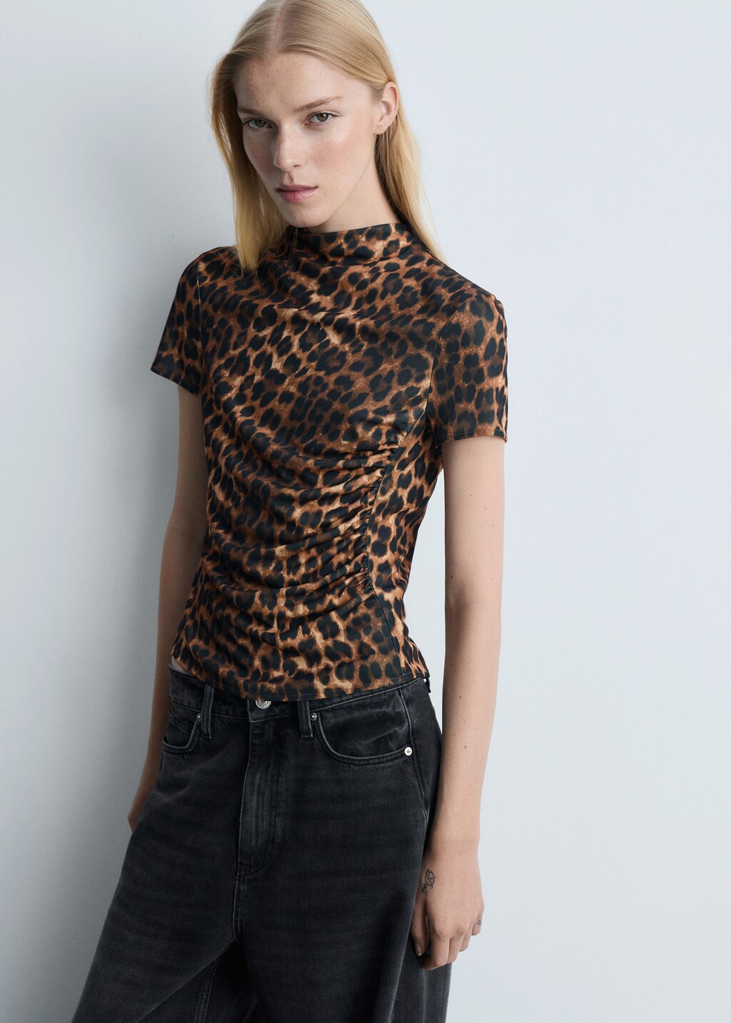 Camiseta leopardo detalle fruncido