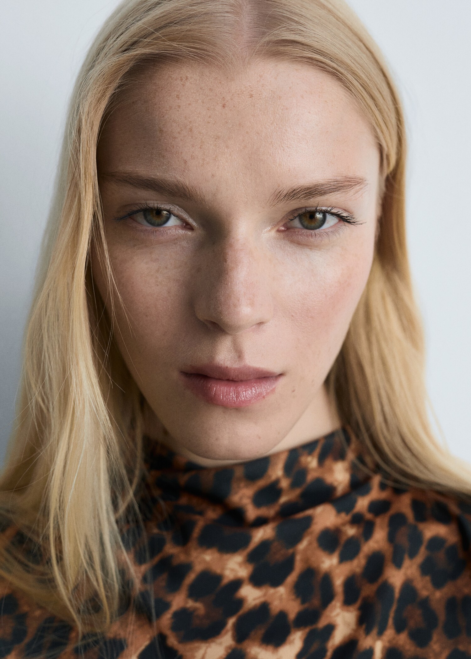 Leopard-print t-shirt with ruffled detail - Details of the article 1