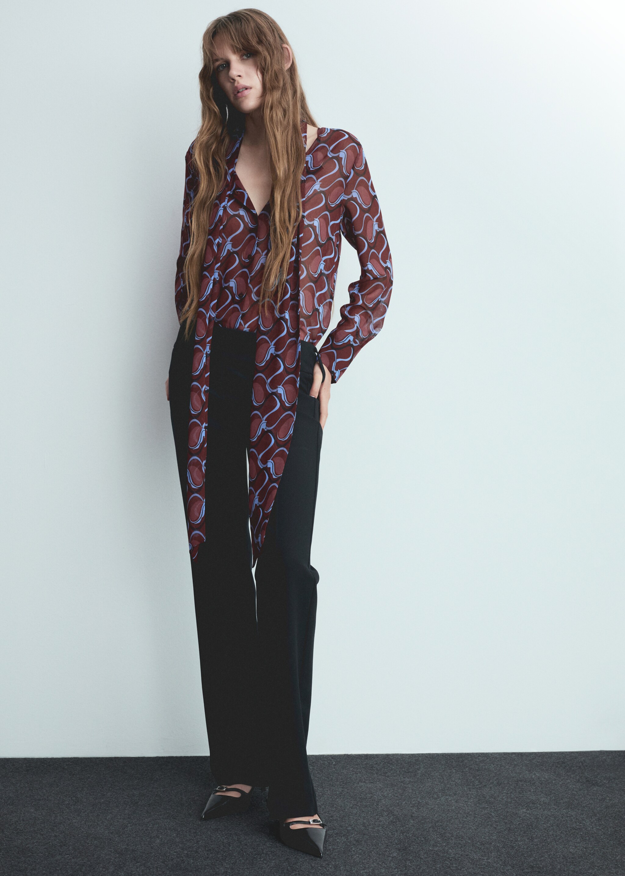 Bow printed shirt - Details of the article 2, Maroon. Ref: 77006765-00.