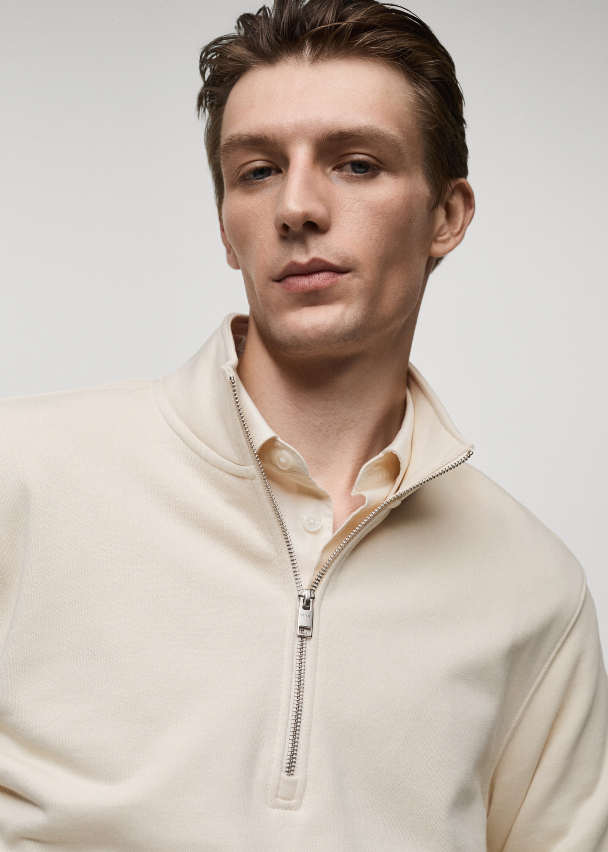 Cotton sweatshirt with zip neck - Details of the article 1, Ecru. Ref: 77007119-00.