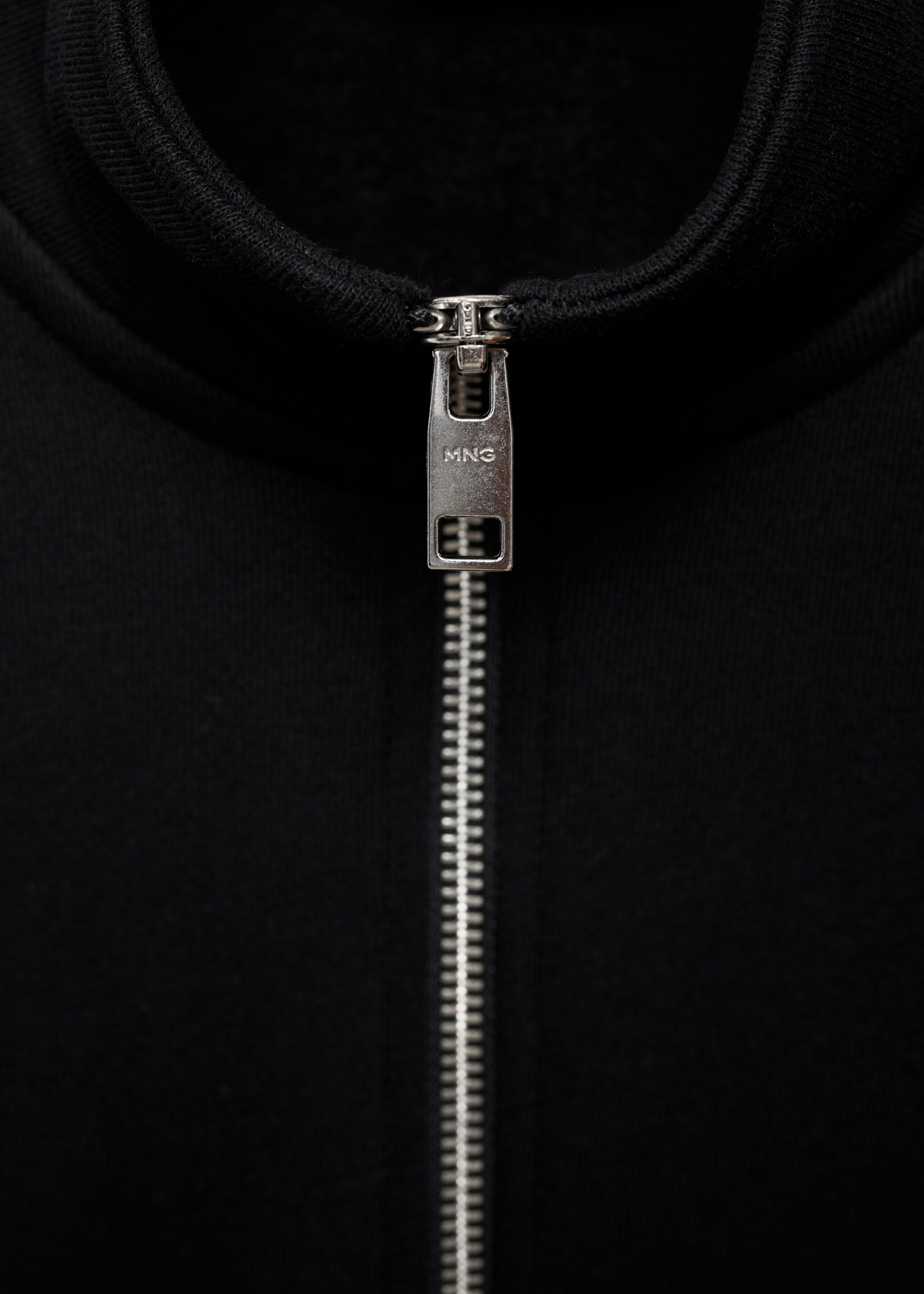 Sweat-shirt coton col zippé - Détail de l'article 8, Noir. Ref: 77007119-00.