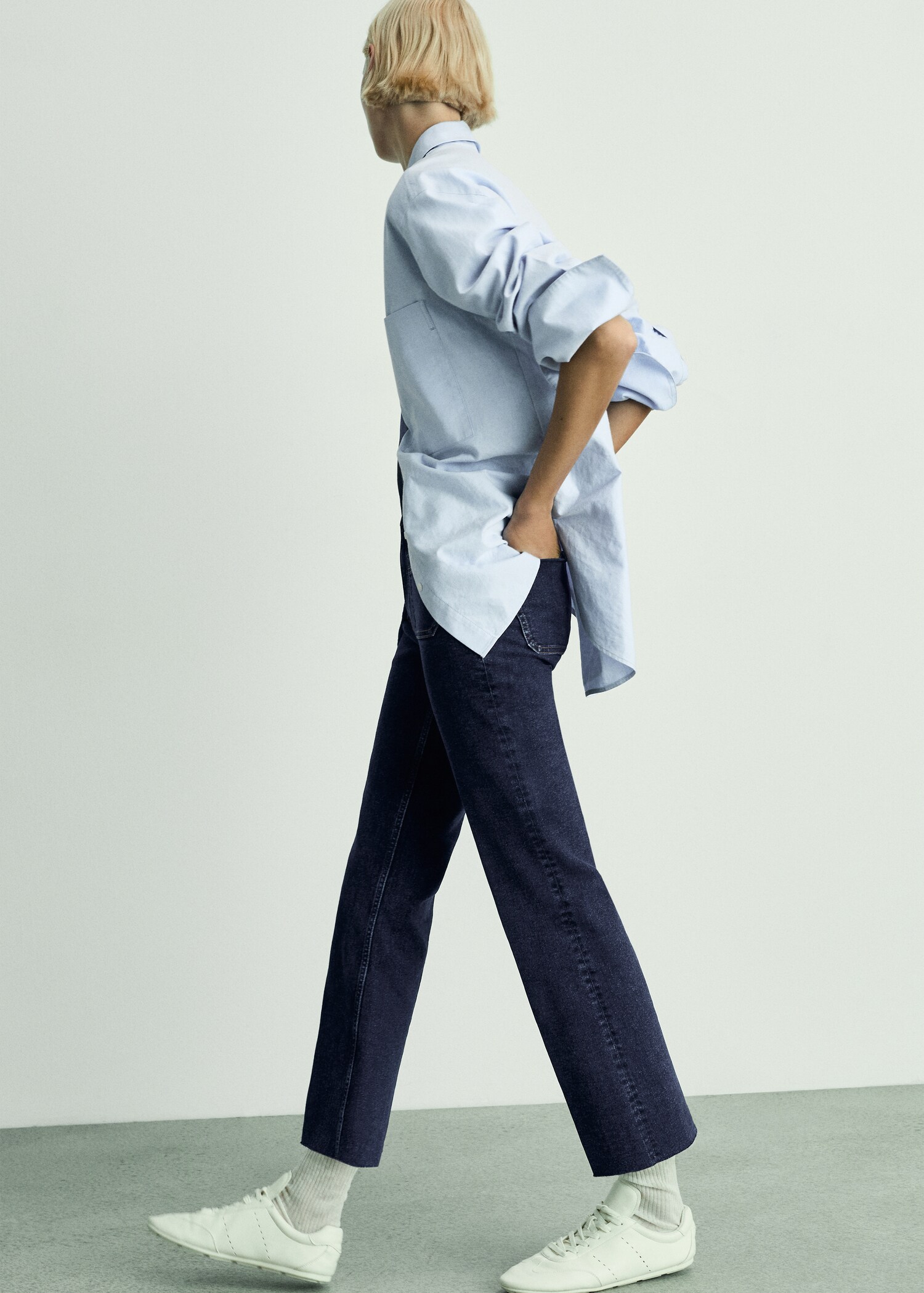 Flared-Jeans mit Taschen in Cropped-Länge - Detail des Artikels 2