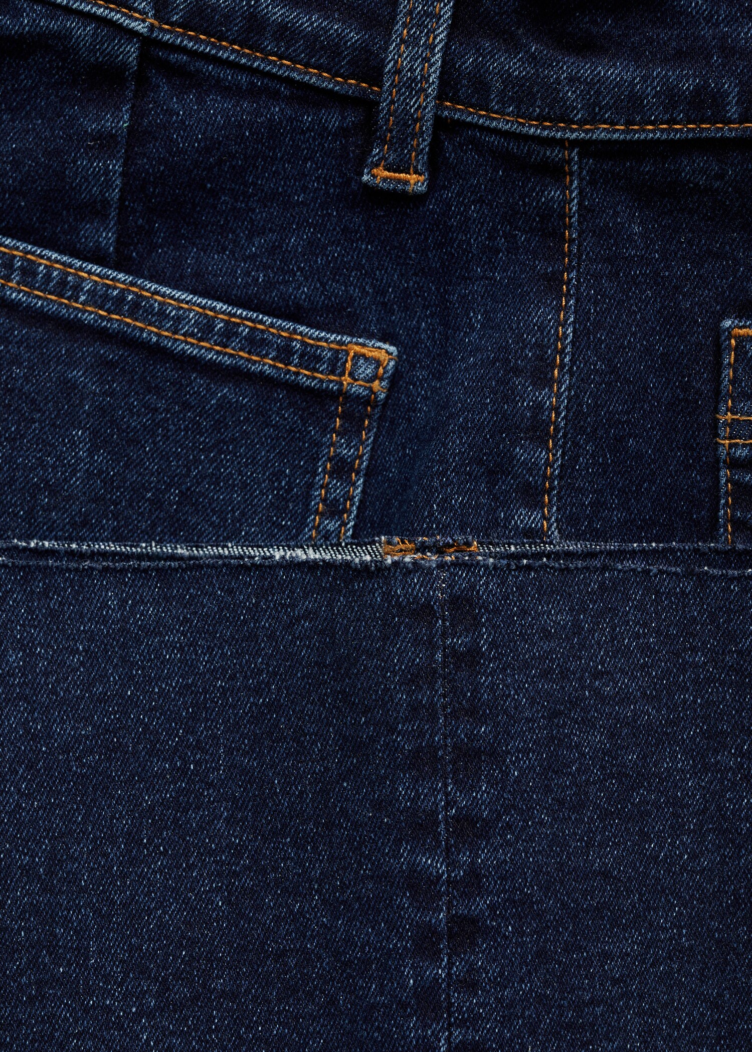 Flared-Jeans mit Taschen in Cropped-Länge - Detail des Artikels 8