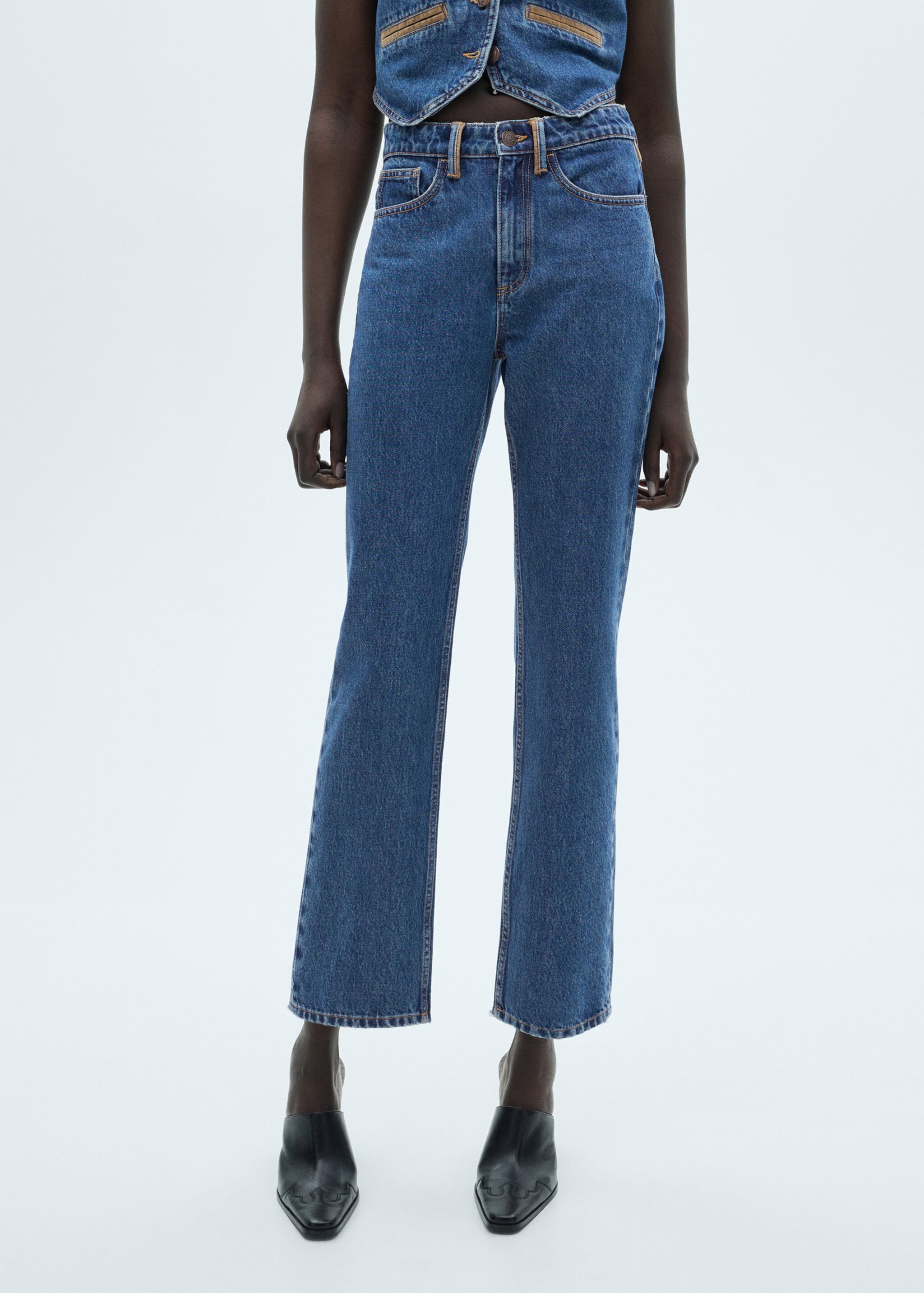 Gerade Jeans mit Kontrastdetails - Mittlere Ansicht, Dunkelblau. Ref: 77007130-00.