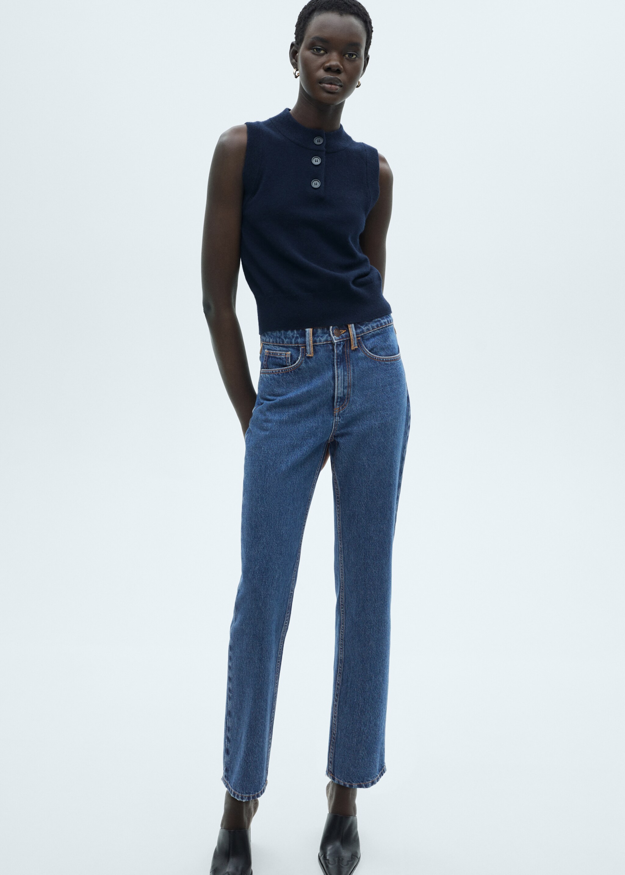 Gerade Jeans mit Kontrastdetails - Detail des Artikels 2, Dunkelblau. Ref: 77007130-00.