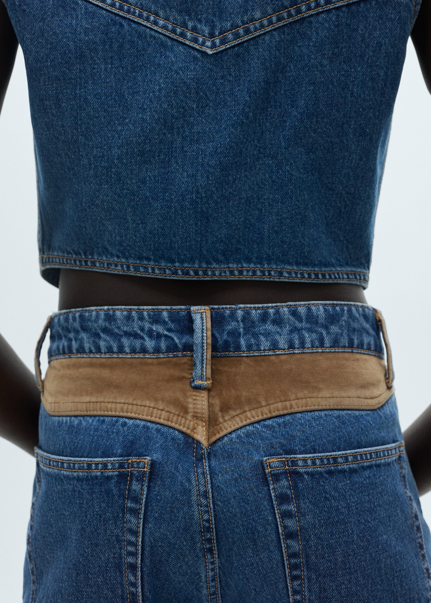 Straight-fit jeans with contrasting details - Details of the article 6