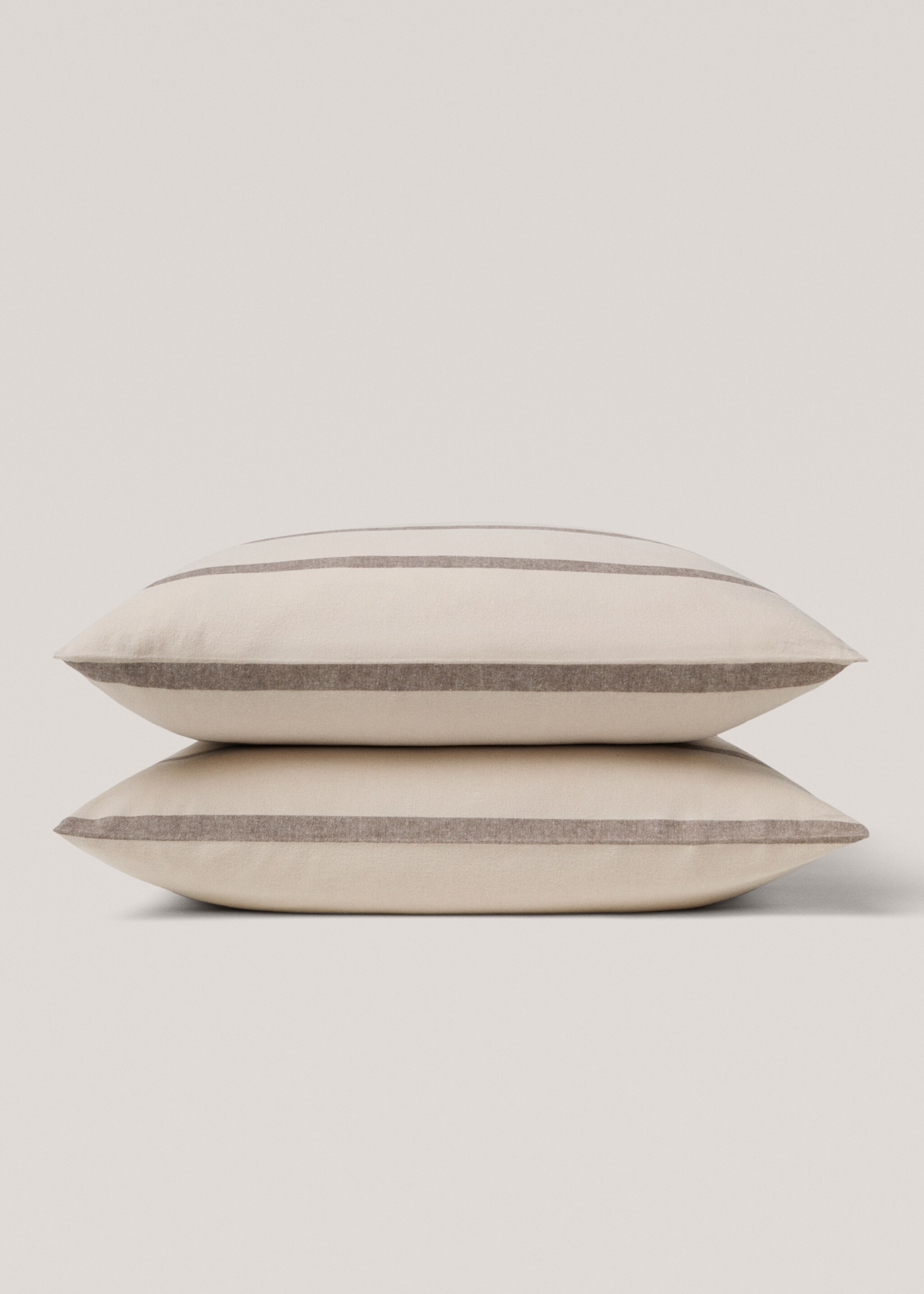 Gestreifter Kopfkissenbezug aus 100 % Baumwoll-Flanell 60 x 60 cm - Detail des Artikels 1, Beige. Ref: 77007667-00.