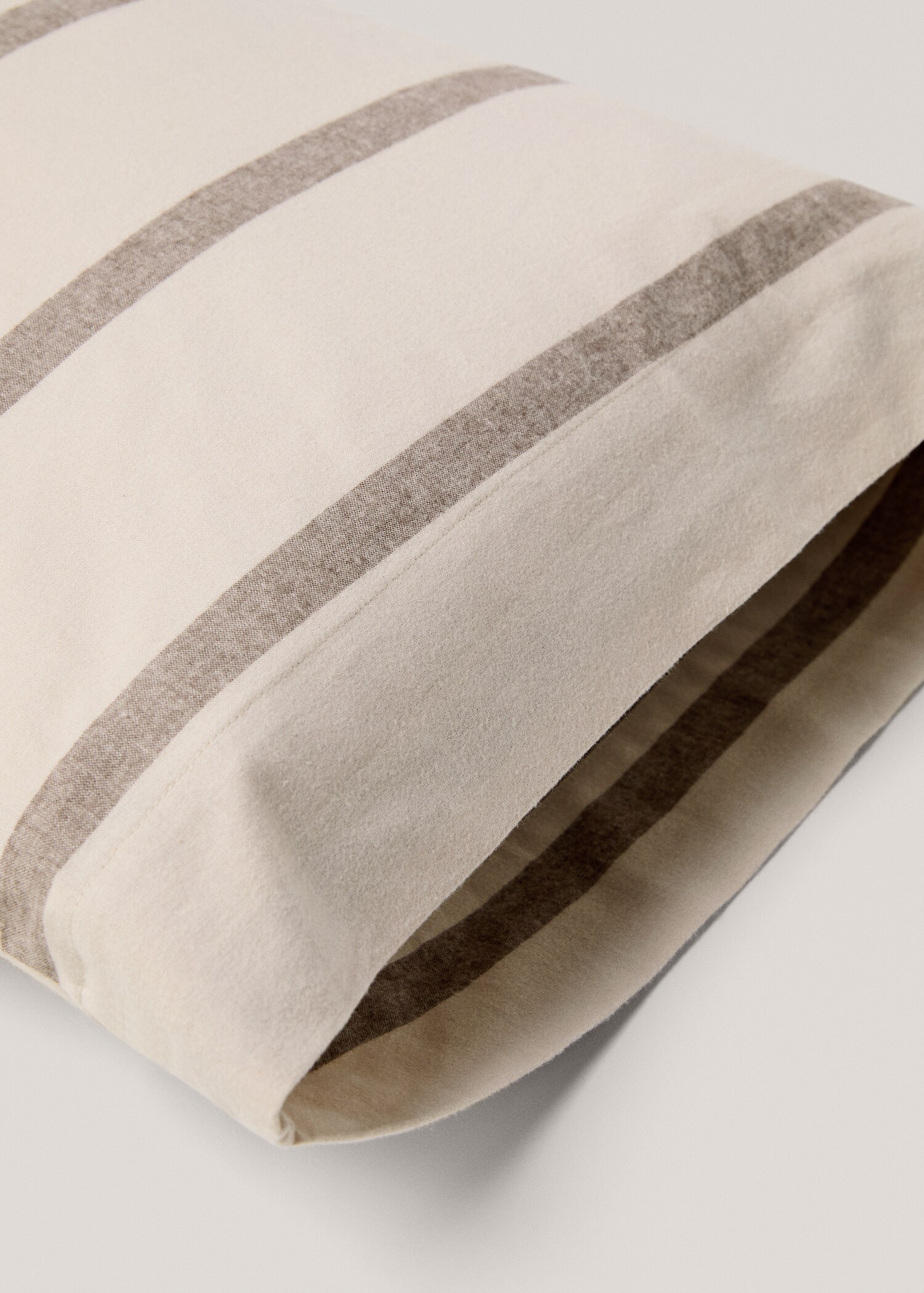 Gestreifter Kopfkissenbezug aus 100 % Baumwoll-Flanell 45 x 110 cm - Detail des Artikels 1