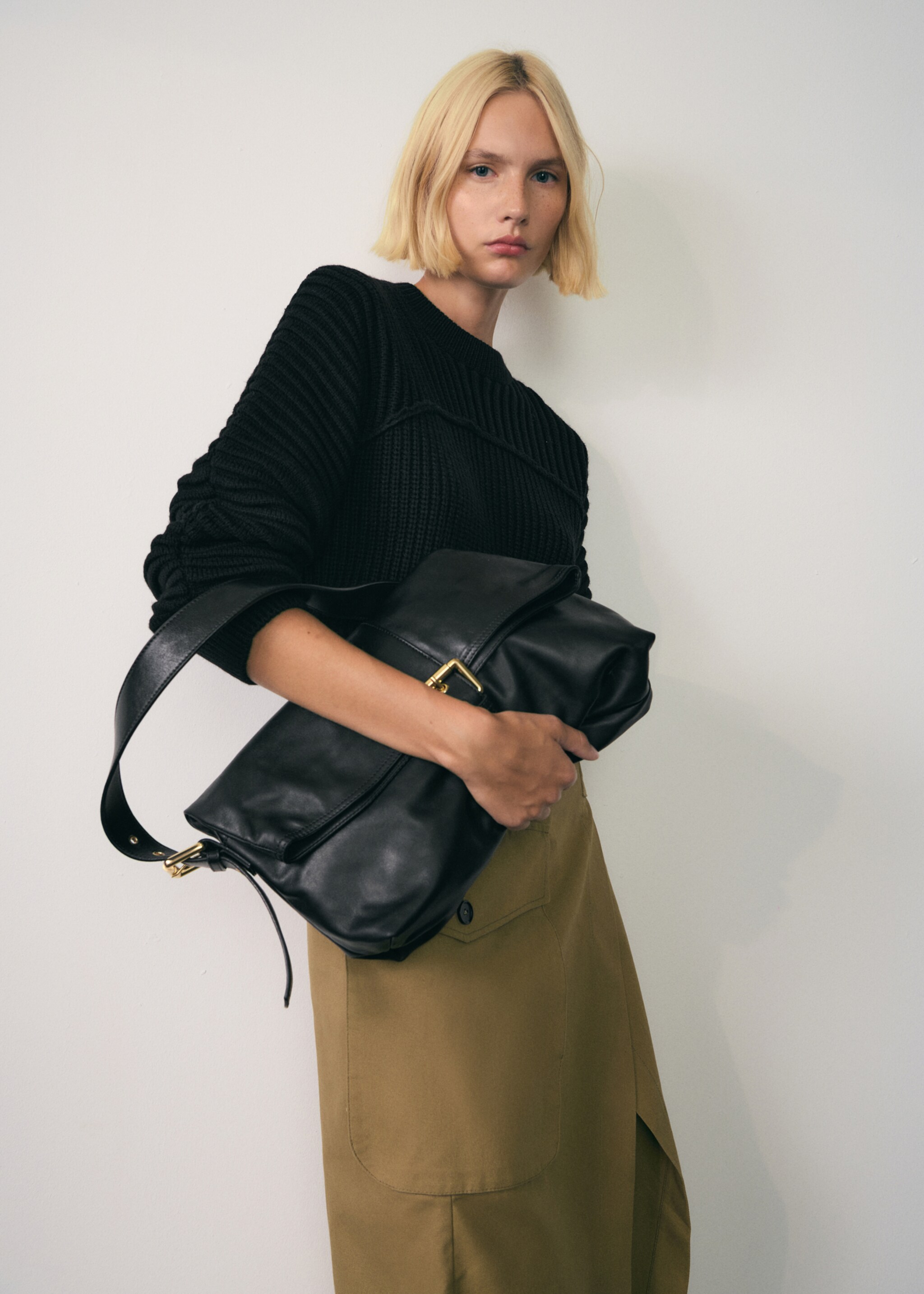 Strickpullover mit Ballonärmel - Mittlere Ansicht, Schwarz. Ref: 77007679-00.