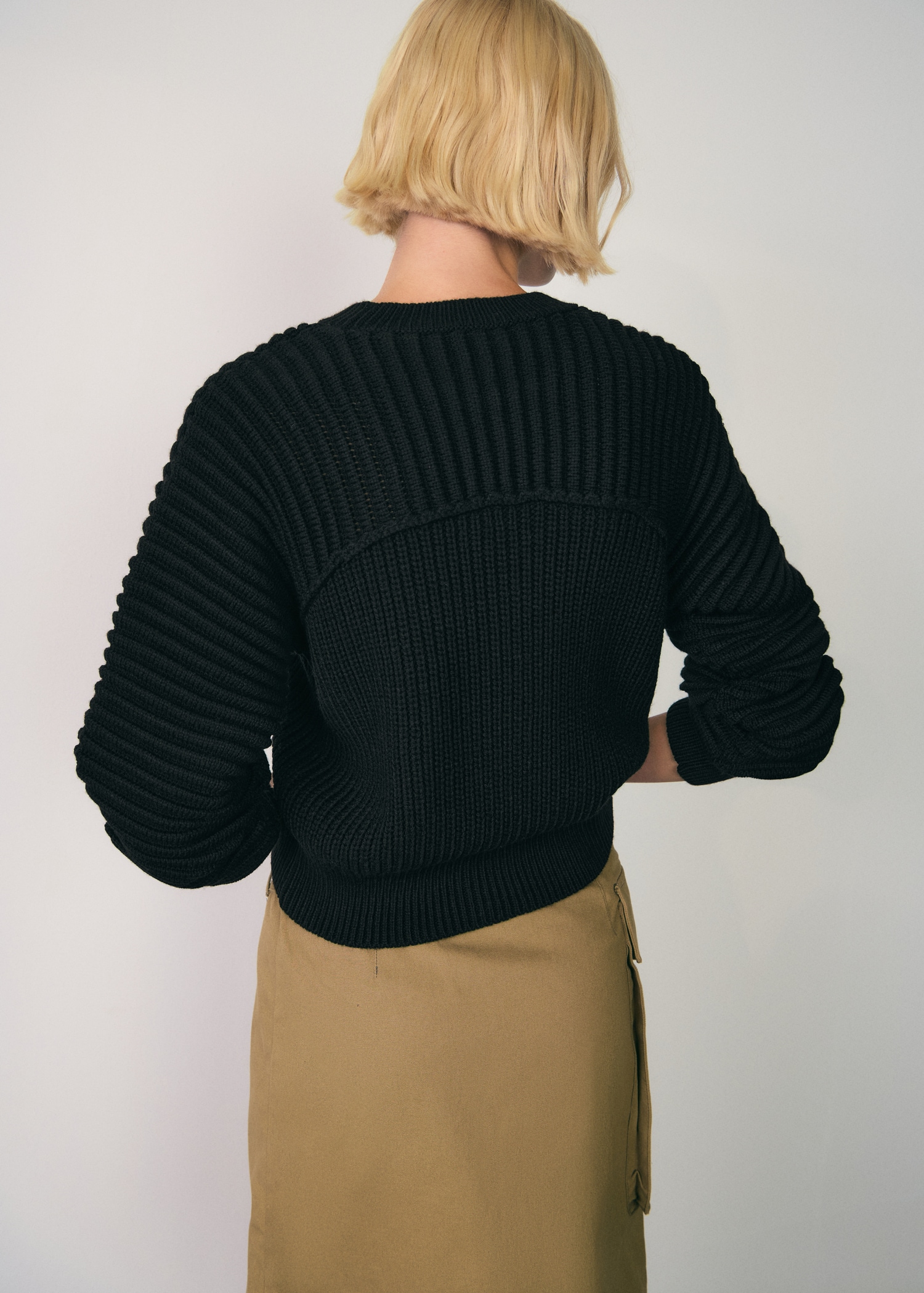 Strickpullover mit Ballonärmel - Rückseite des Artikels