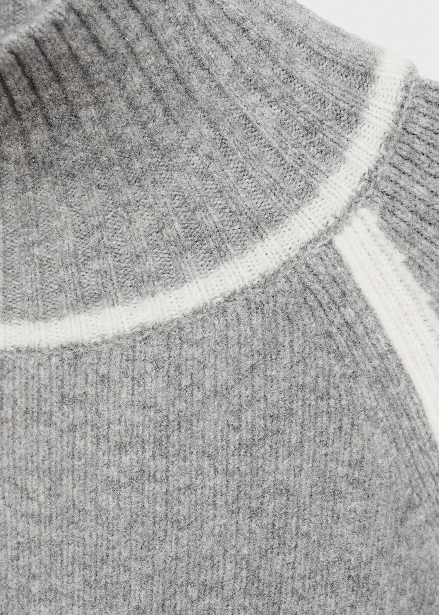 Turtleneck sweater with contrasting details - Details of the article 8