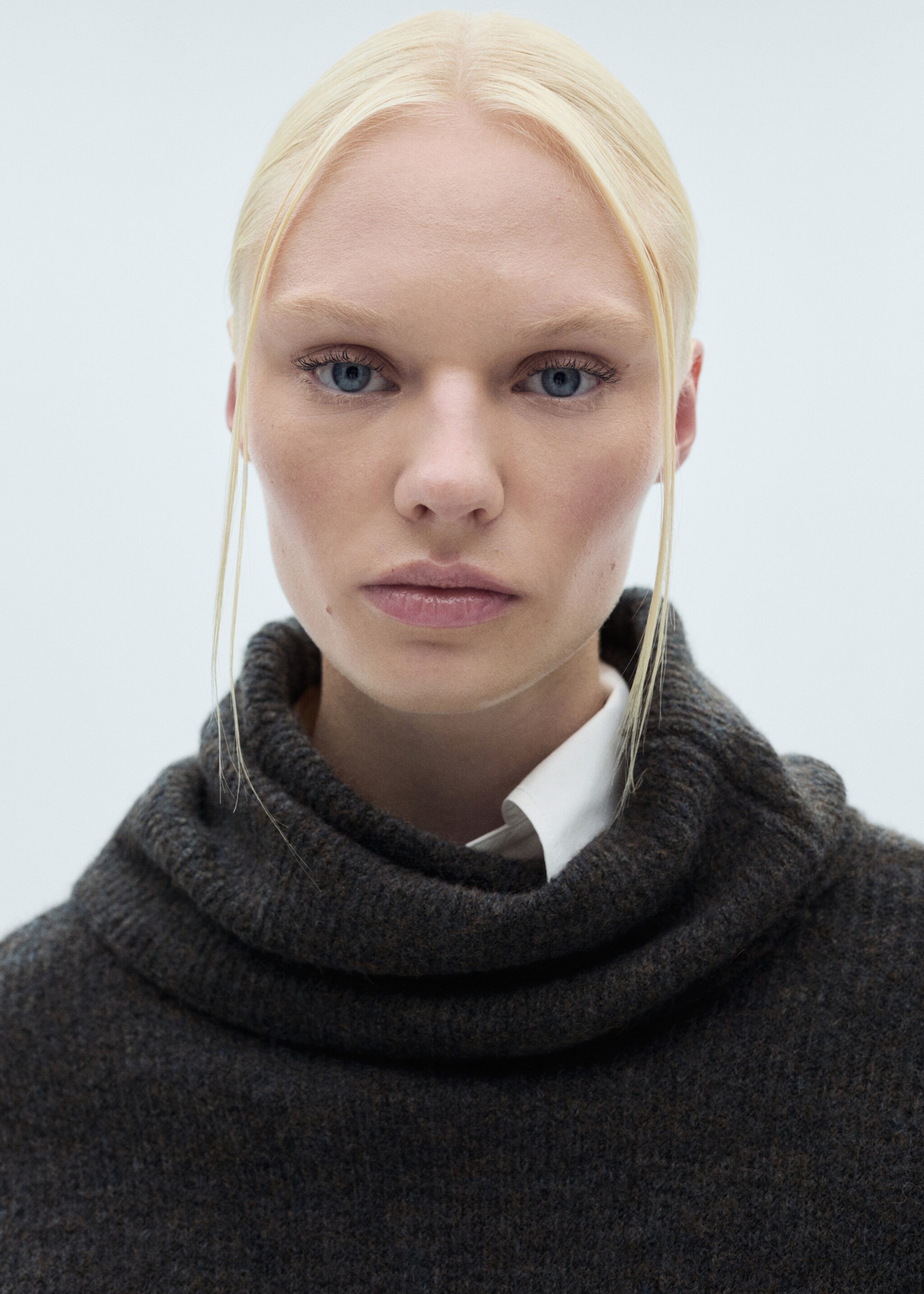 Turtleneck knit sweater - Details of the article 1, Charcoal. Ref: 77007684-00.