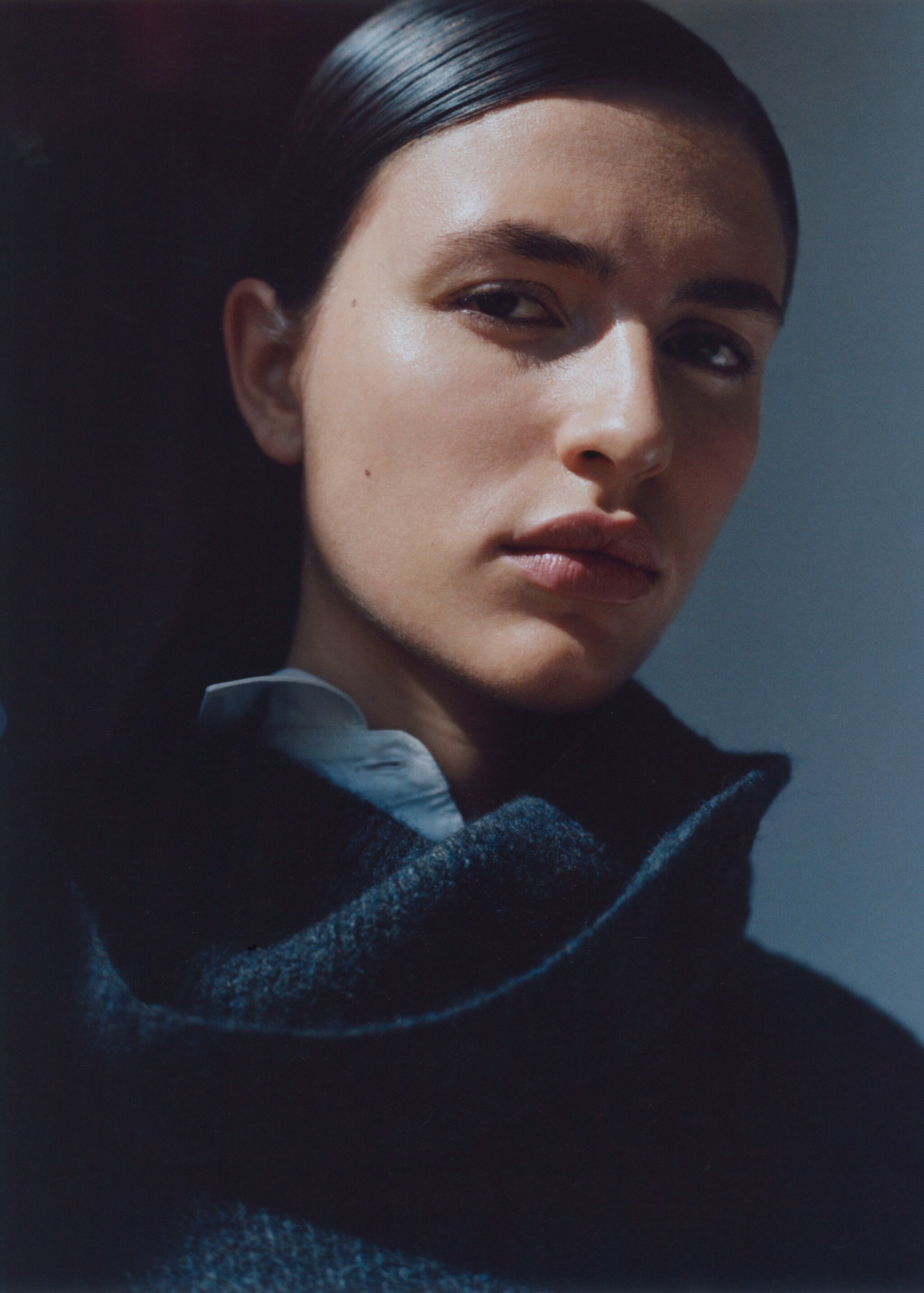 Turtleneck knit sweater - Details of the article 6, Charcoal. Ref: 77007684-00.