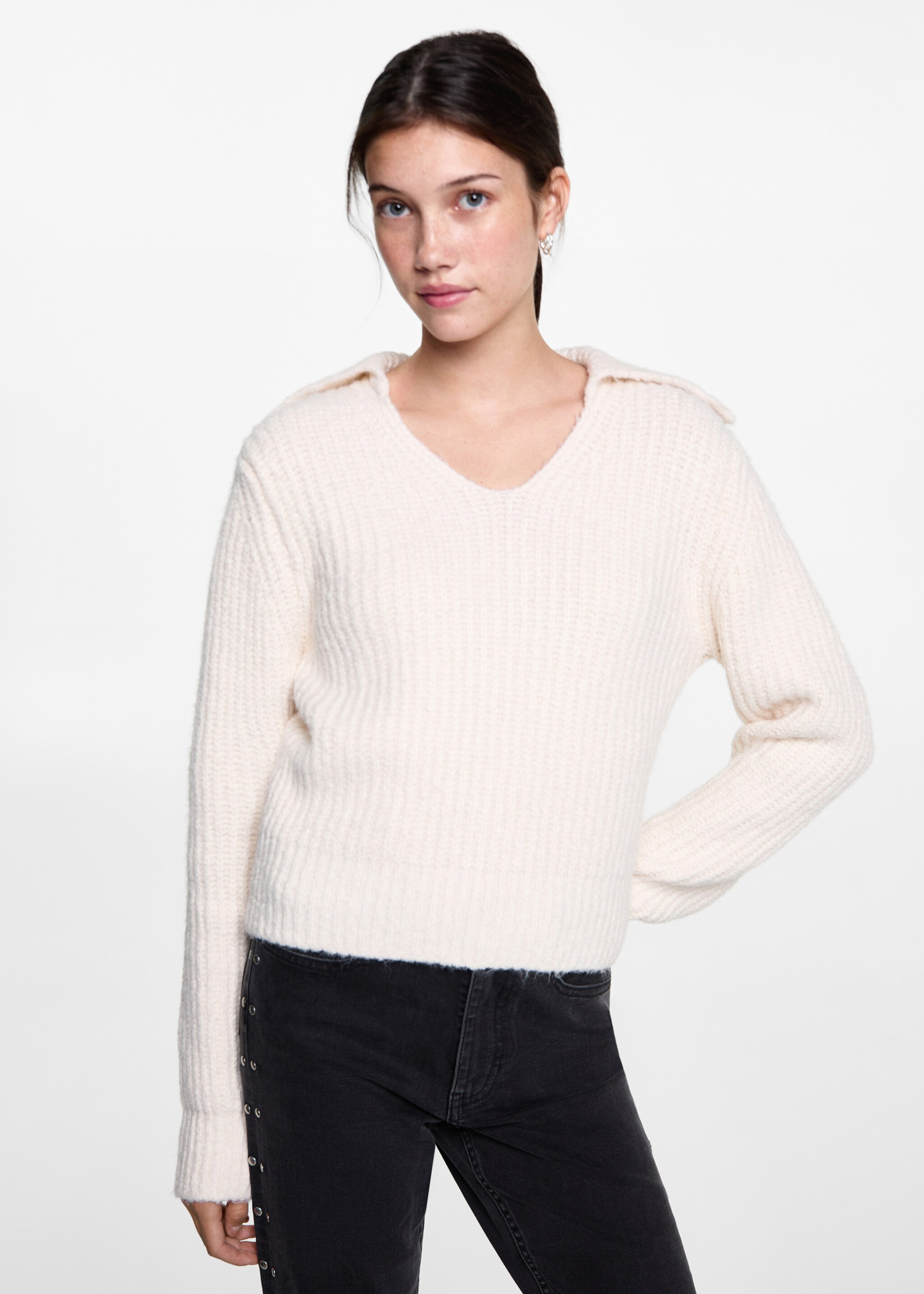 V-neck knit sweater - Medium plane, Ecru. Ref: 77007690-00.
