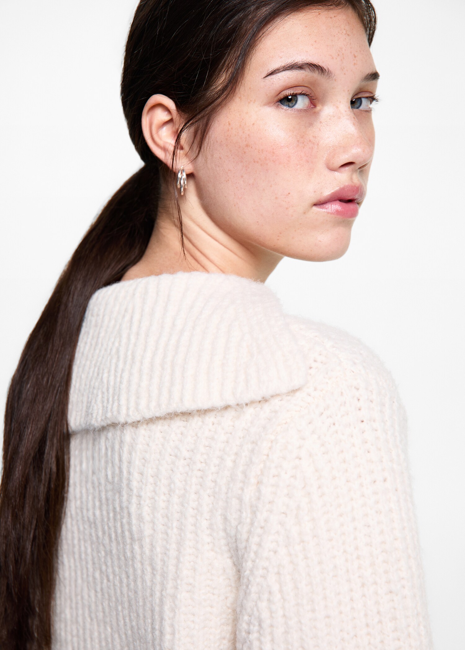 V-neck knit sweater - Details of the article 1
