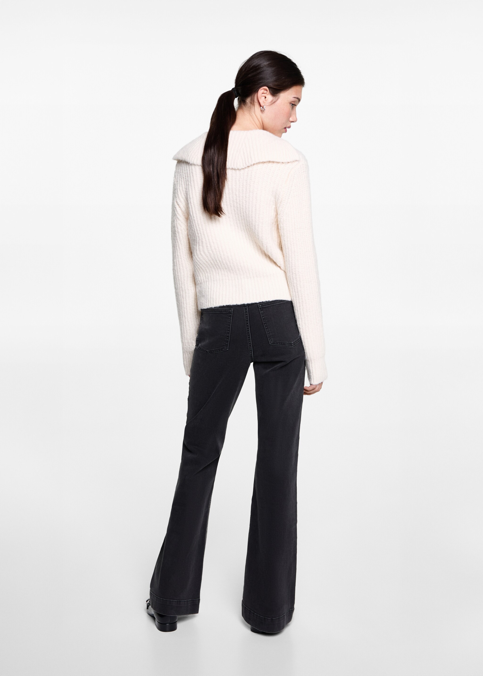 V-neck knit sweater - Reverse of the article, Ecru. Ref: 77007690-00.