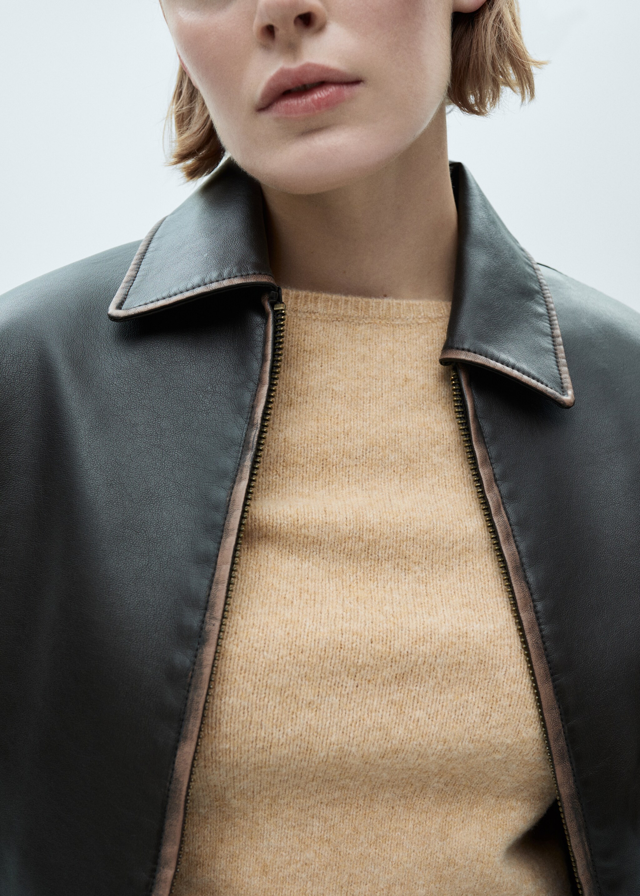 Fine-knit boat-neck sweater - Details of the article 6, Medium Brown. Ref: 77007691-00.