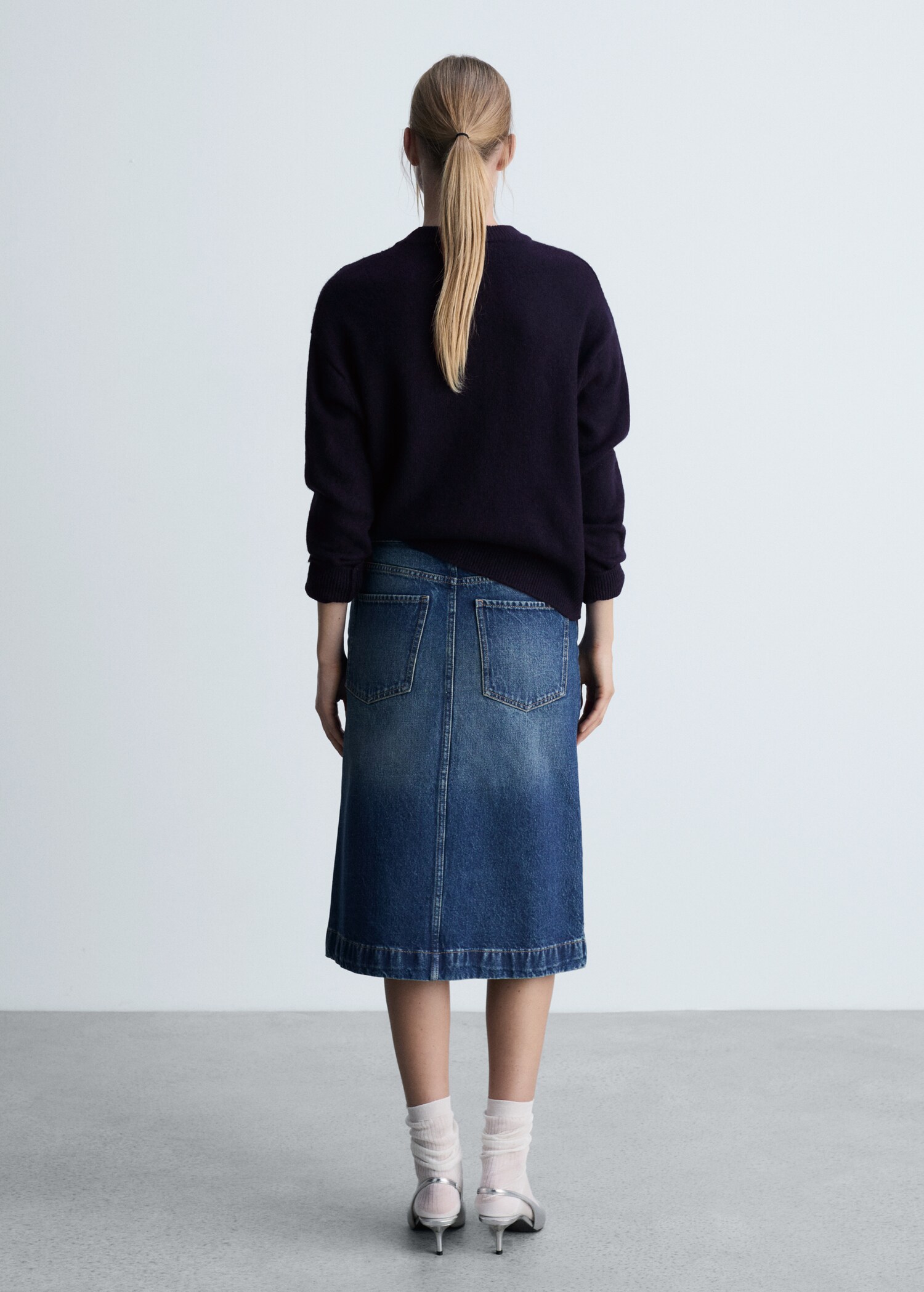 Round-neck knitted sweater - Reverse of the article